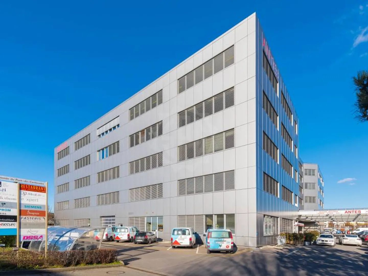 Bureaux au ZIPLO, Plan-les-Ouates - Photo 1 sur 6