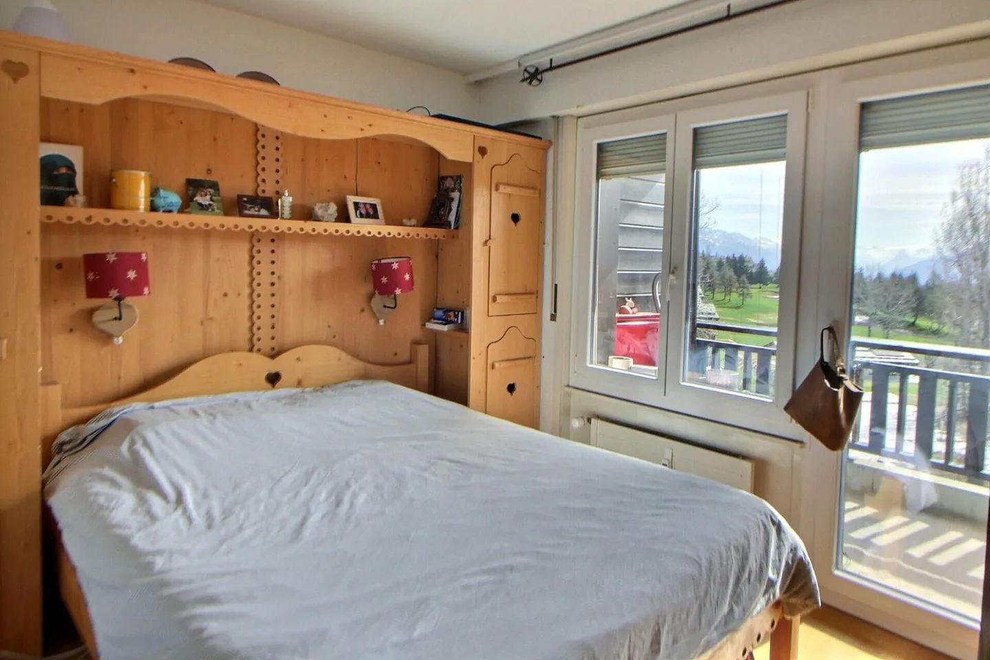 Charming 2.5-room apartment with south-facing balcony in the heart of Crans-Montana - Photo 3 of 4