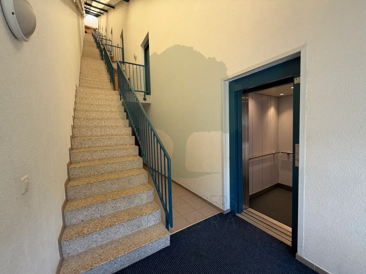 Magnificent renovated 5.5-room apartment with terrace and view - Photo 37 of 50