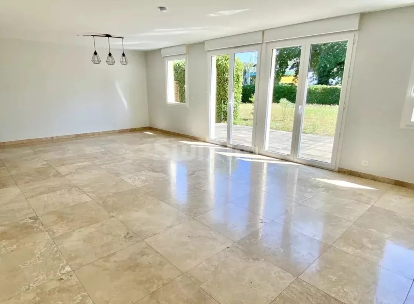 Villa für Familie mit großem Garten und 4 Zimmern - Foto 1 von 7