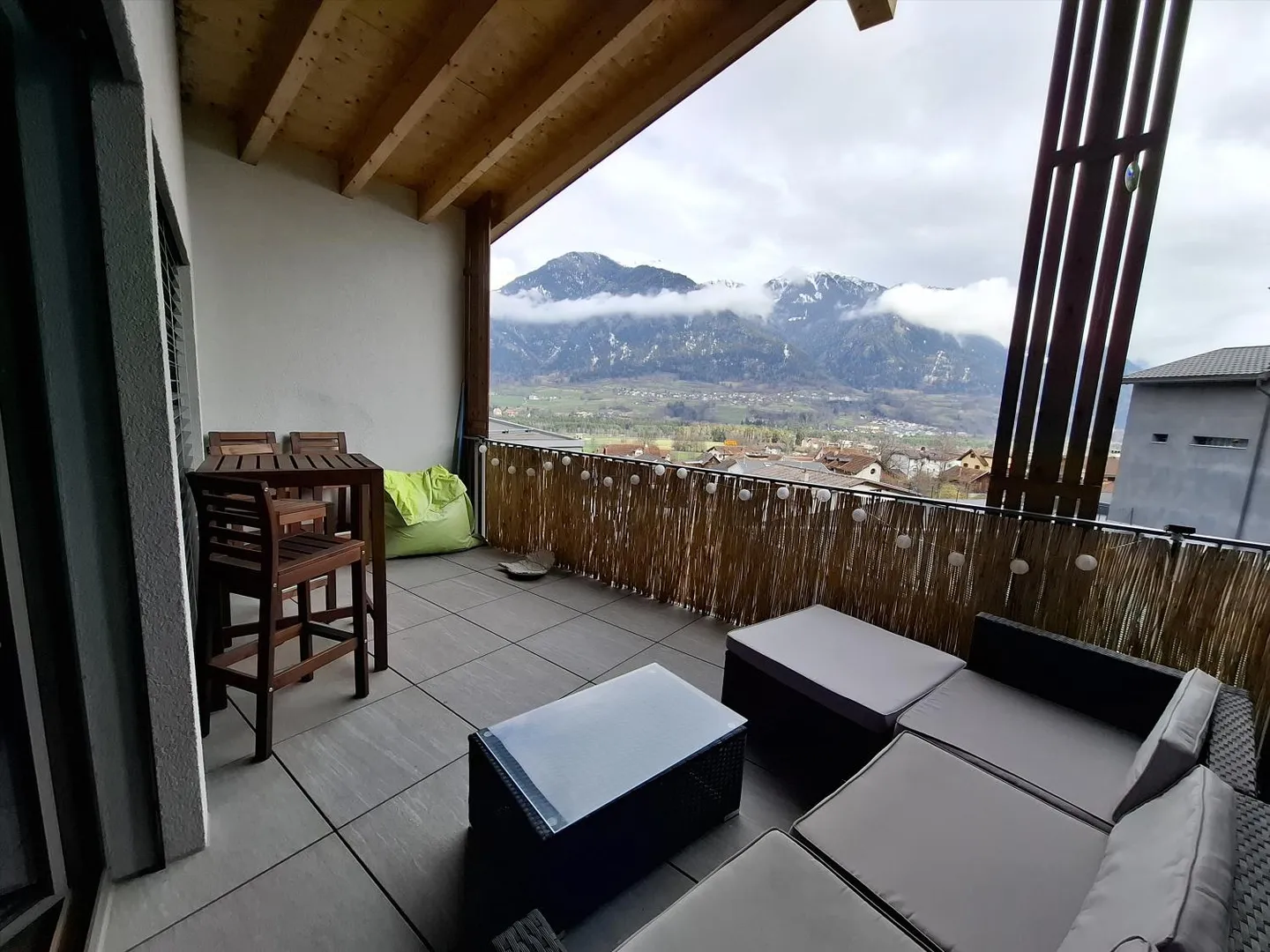Appartement moderne avec vue sur les montagnes - Photo 6 sur 7