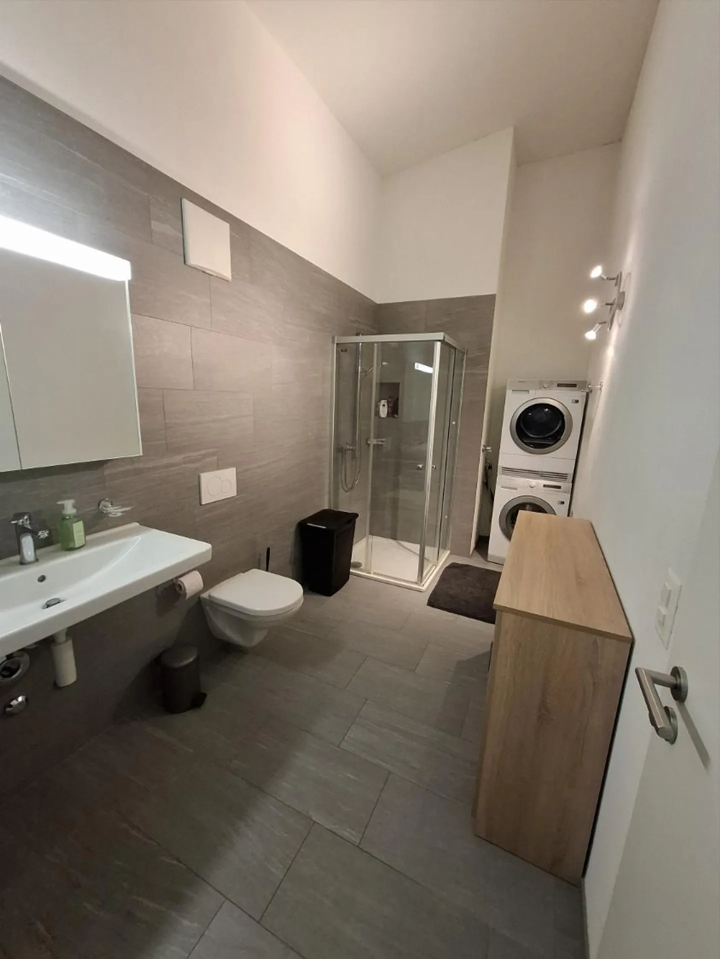 Appartement moderne avec vue sur les montagnes - Photo 3 sur 7