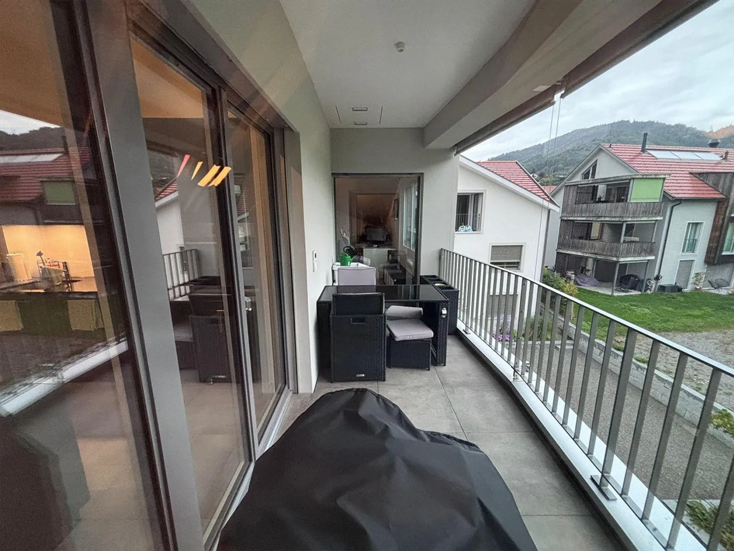 Modern penthouse apartment with a view of greenery - Photo 11 of 11