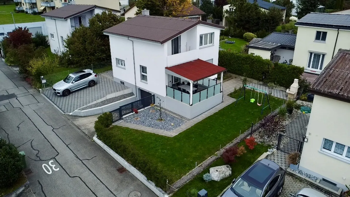 Trasferirsi e prosperare - casa unifamiliare ristrutturata con giardino in un quartiere tranquillo - Foto 2 di 26
