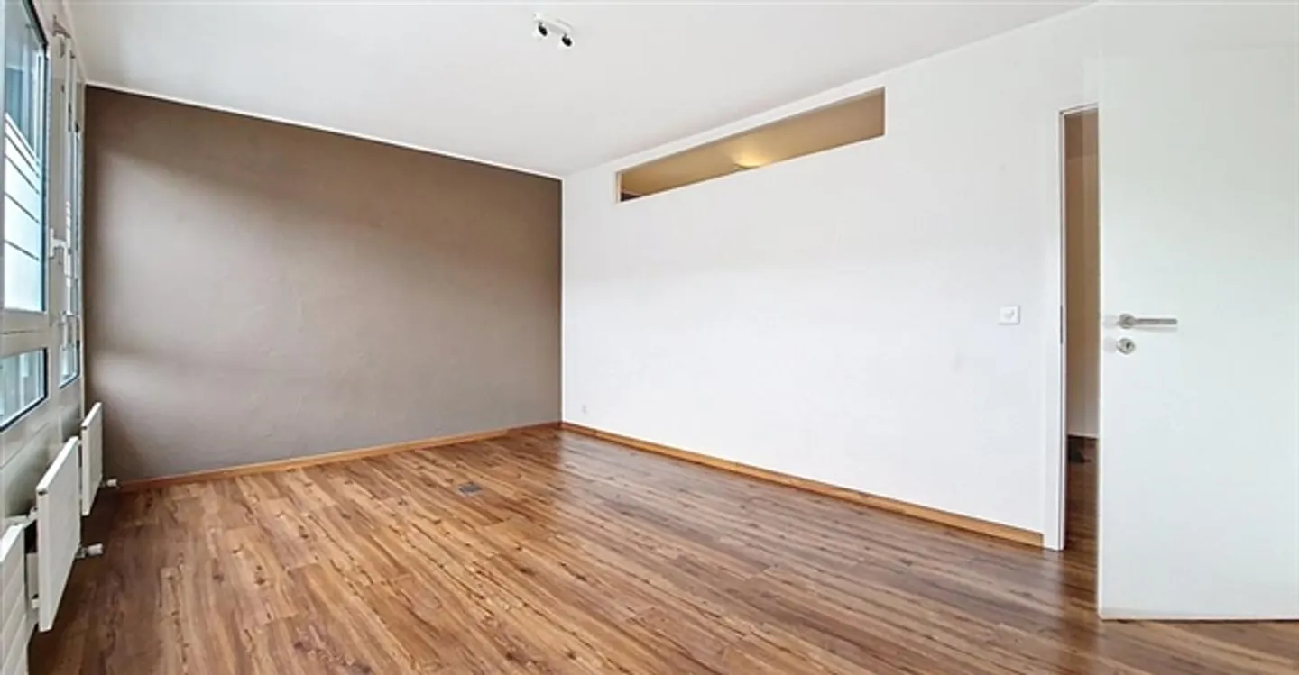 Office 3.5 rooms - Photo 11 of 12