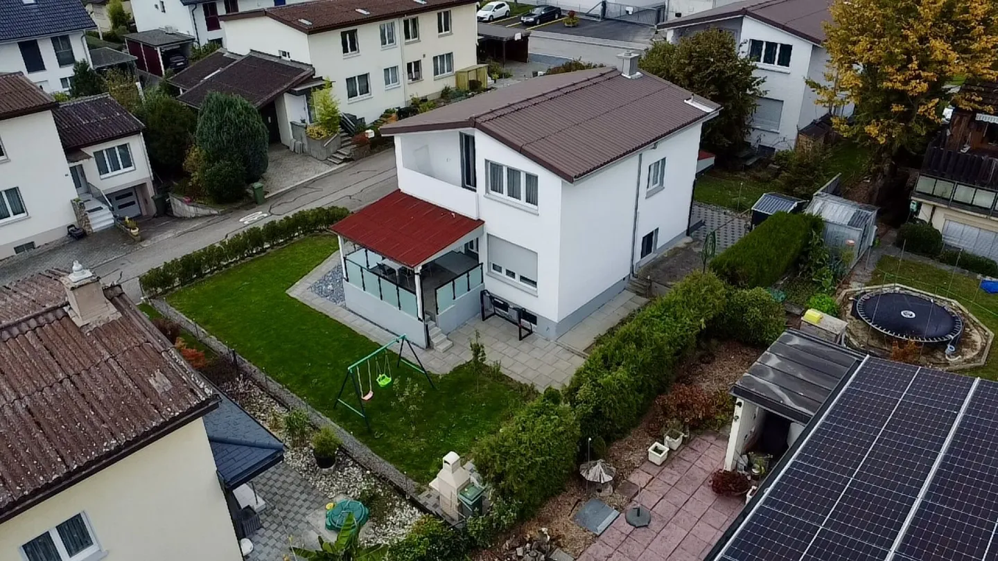 Trasferirsi e prosperare - casa unifamiliare ristrutturata con giardino in un quartiere tranquillo - Foto 3 di 26