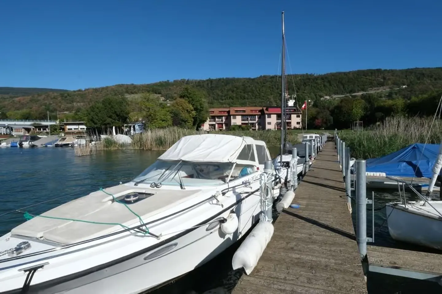5.5-room garden apartment with lake access & private boat space in Le Landeron - Photo 3 of 9
