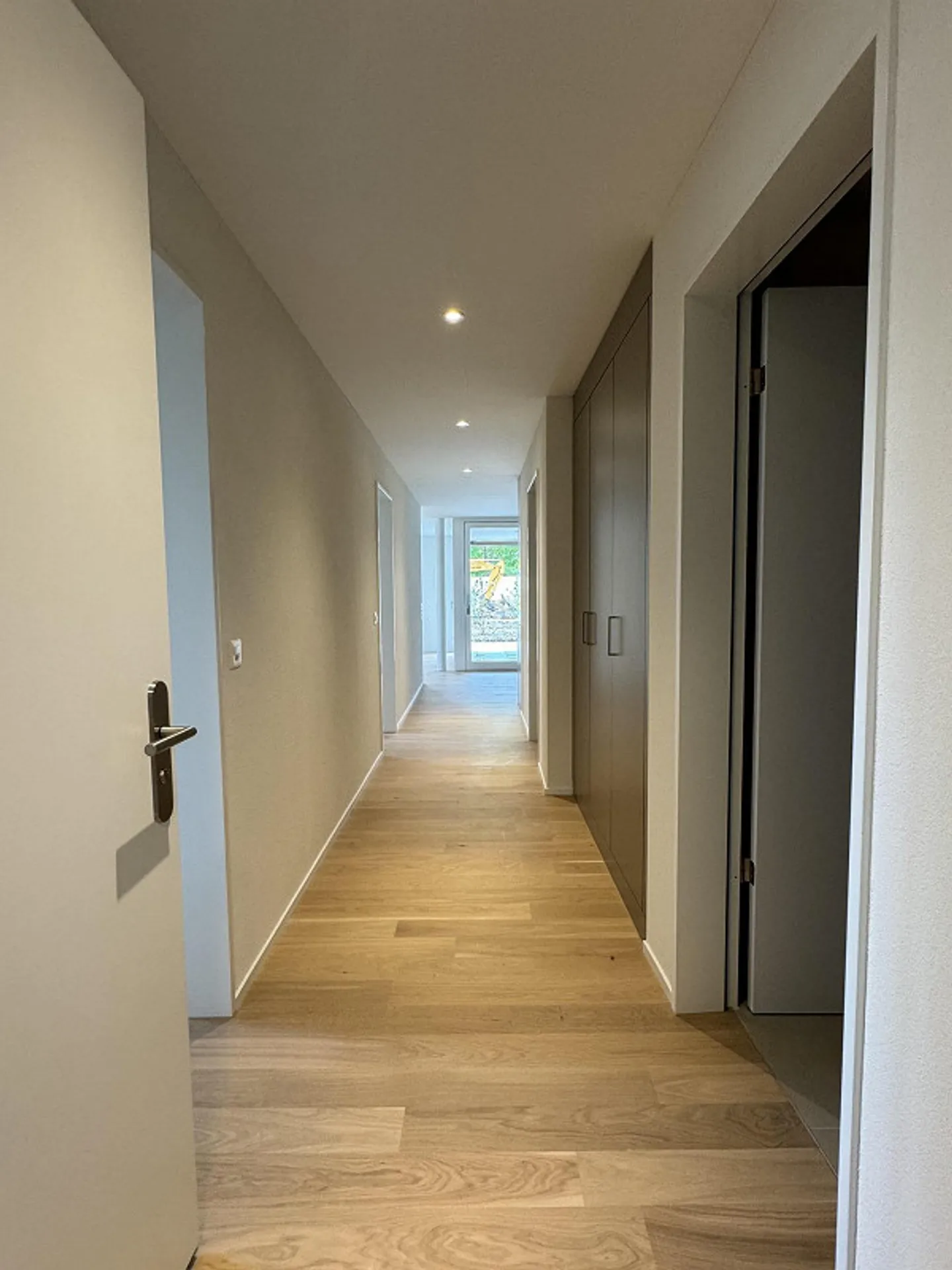 Appartement moderne de 3,5 pièces en rez-de-chaussée à Nürensdorf - Photo 2 sur 11