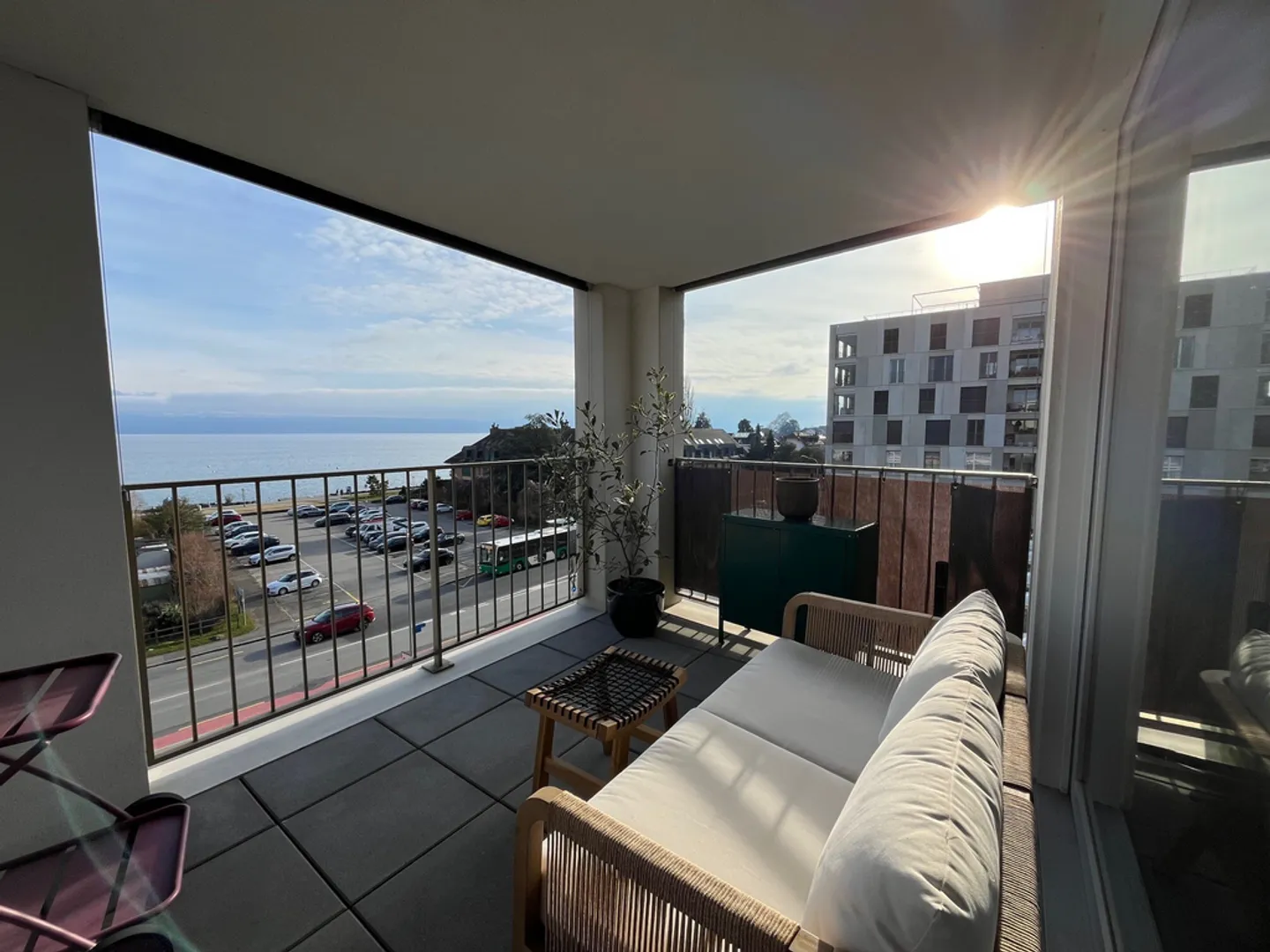 Magnificent 4-room apartment with lake view in Morges - Photo 3 of 11