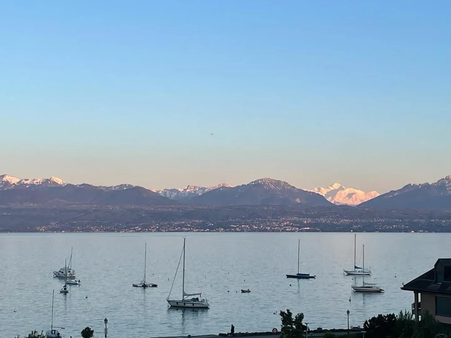 Magnificent 4-room apartment with lake view in Morges - Photo 2 of 11