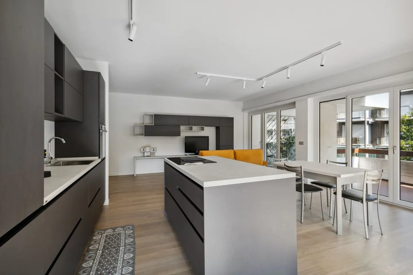 Appartamento ristrutturato a Lugano - Foto 4 di 12