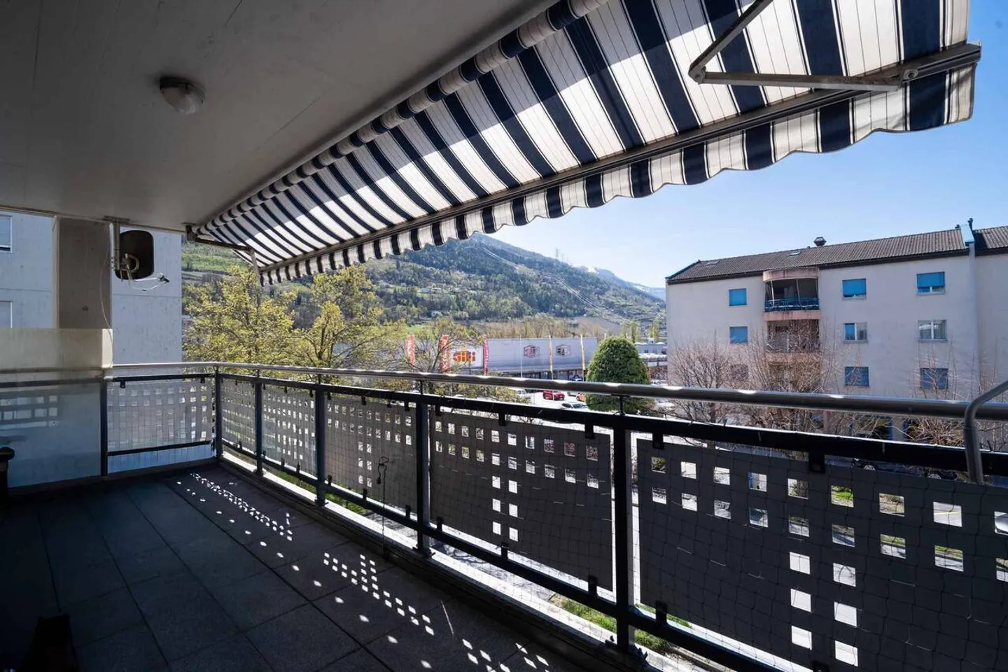 Sion-Champsec Eine außergewöhnliche Wohnung für ein ideales Familienleben - Foto 3 von 13