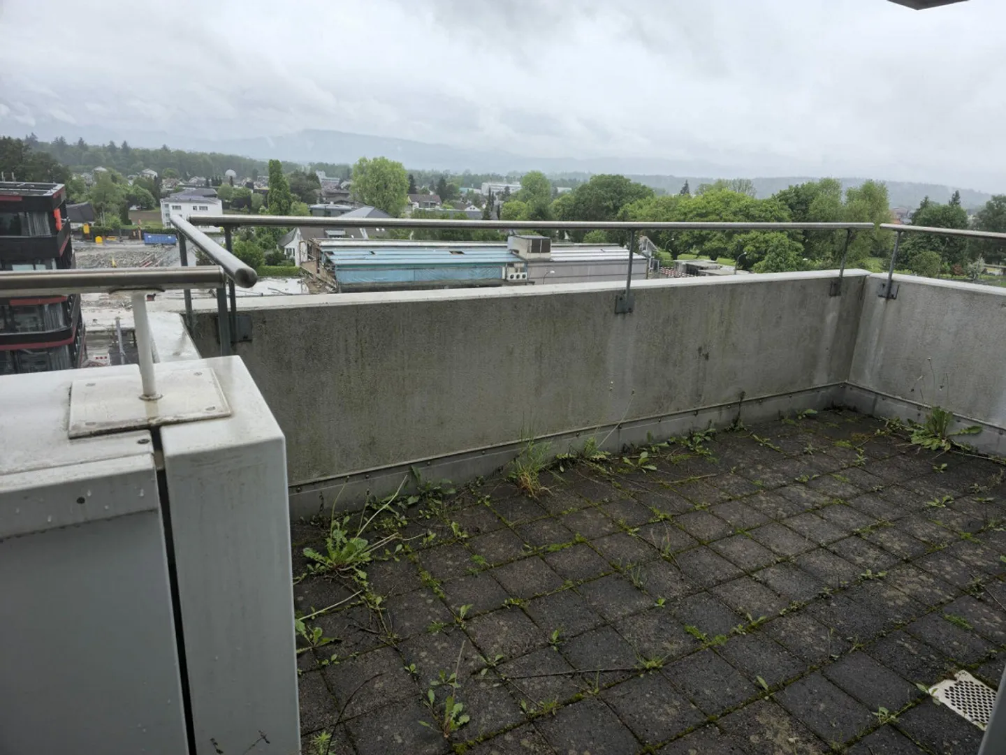 Bright 2.5-room attic apartment at Langenthal train station - Photo 7 of 8