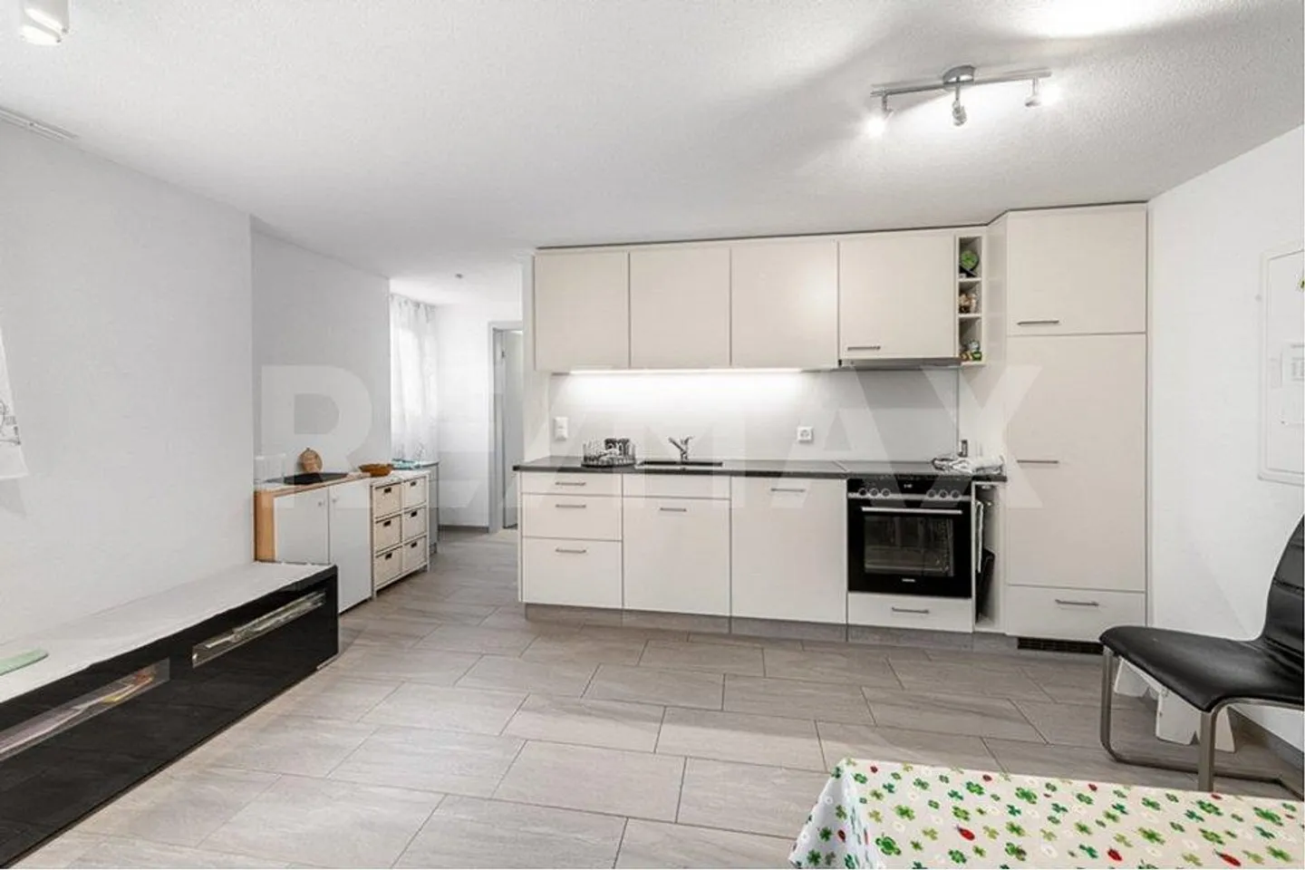 Casa plurifamiliare con tre appartamenti e riserva di terreno - Foto 5 di 13