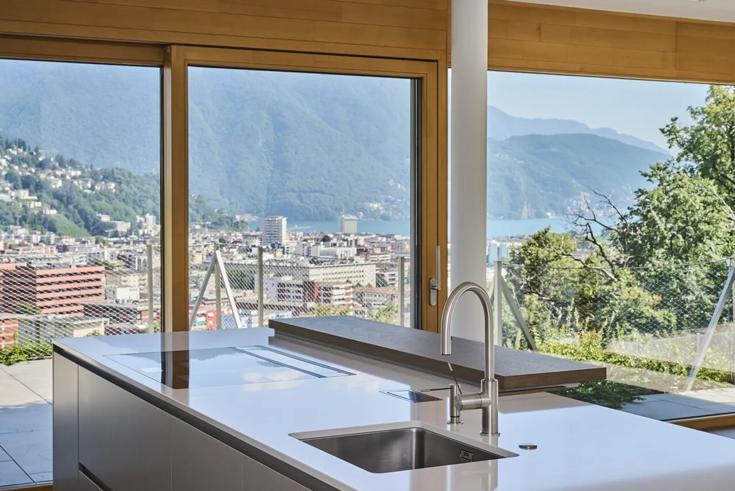 Penthouse for sale in Lugano 4.5 rooms with terrace, garden and view - Photo 1 of 18