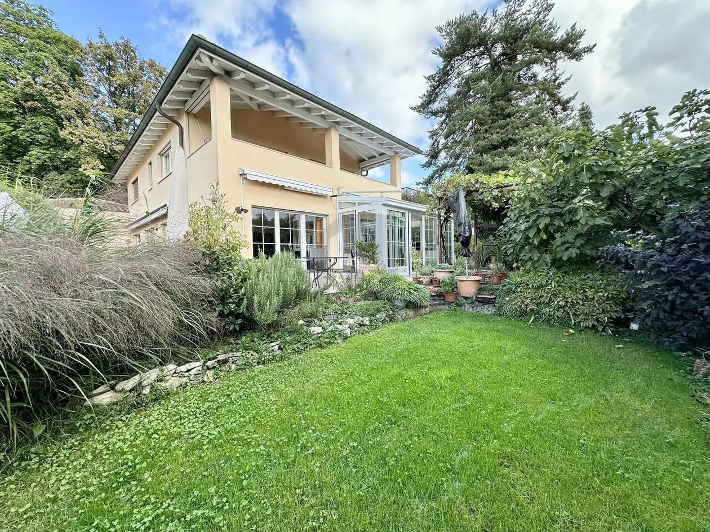 MEDITERRANER STIL, MIT WINTERGARTEN AM REBBERG - Foto 1 von 6