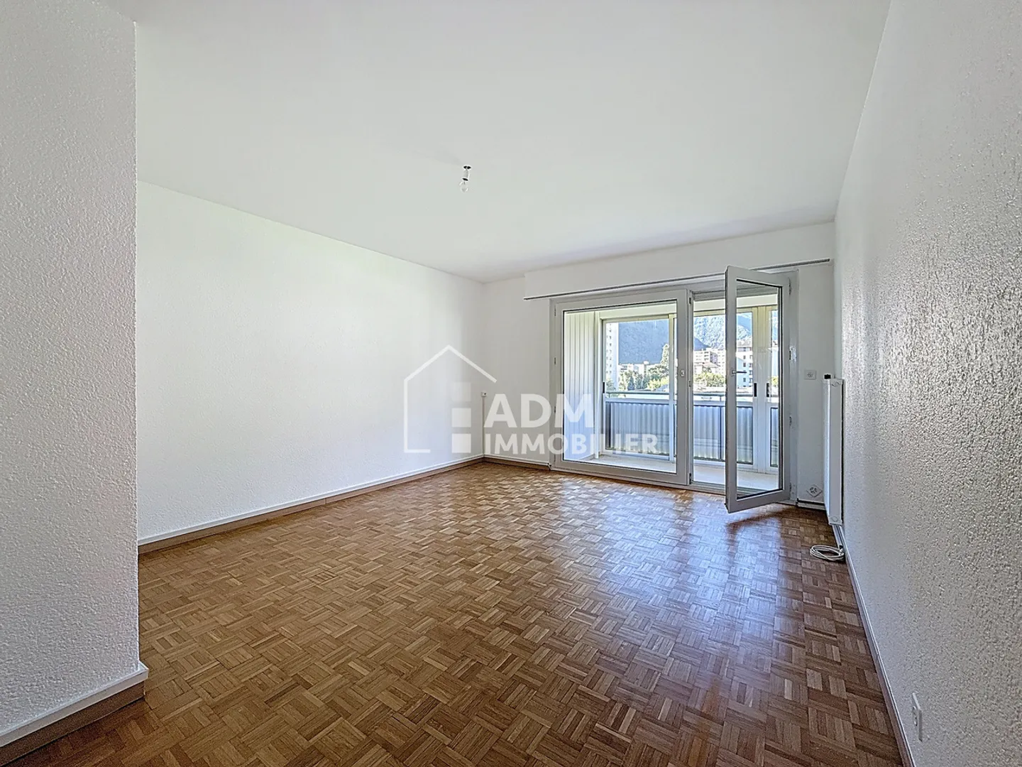 Martigny – 3.5 room apartment with glazed balcony and unobstructed view - Photo 1 of 12