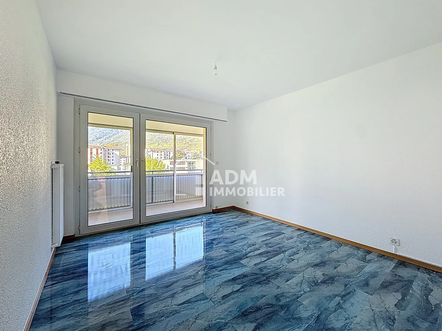 Martigny – 3.5 room apartment with glazed balcony and unobstructed view - Photo 3 of 12