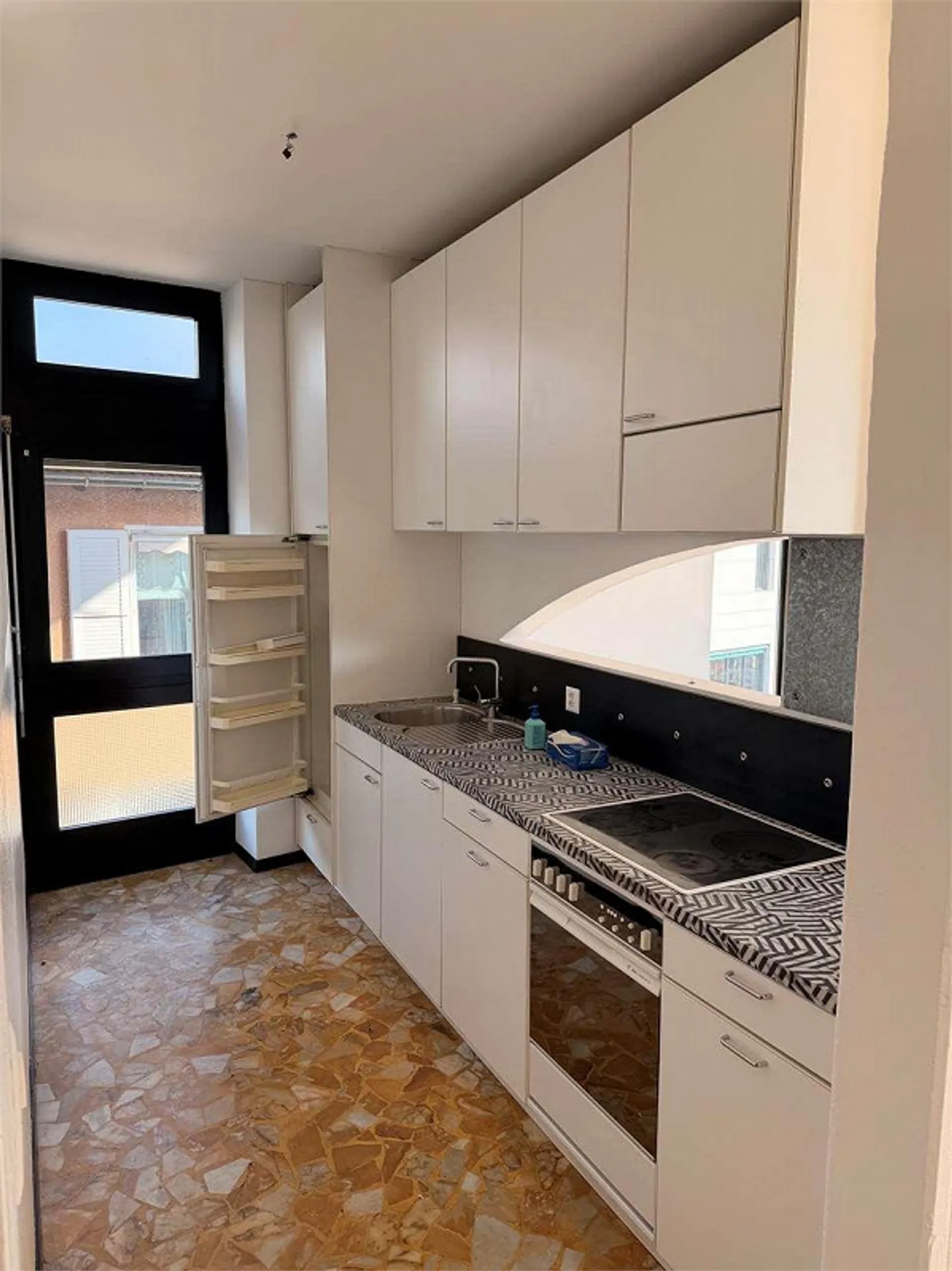 Apartment with 3.5 rooms and panoramic lake view - Photo 4 of 5