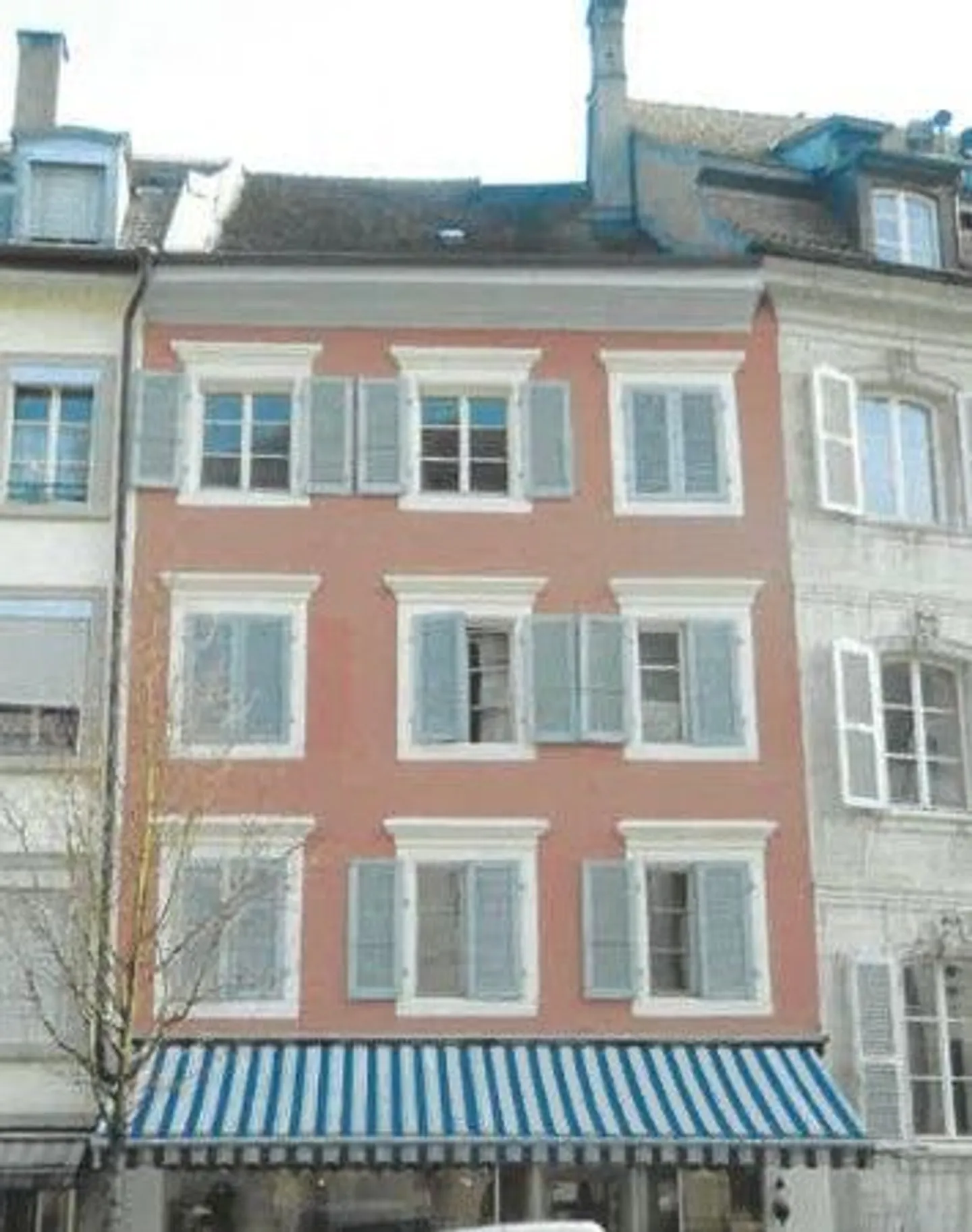 Immeuble mixte avec 7 appartements et un espace commercial - Photo 1 sur 13