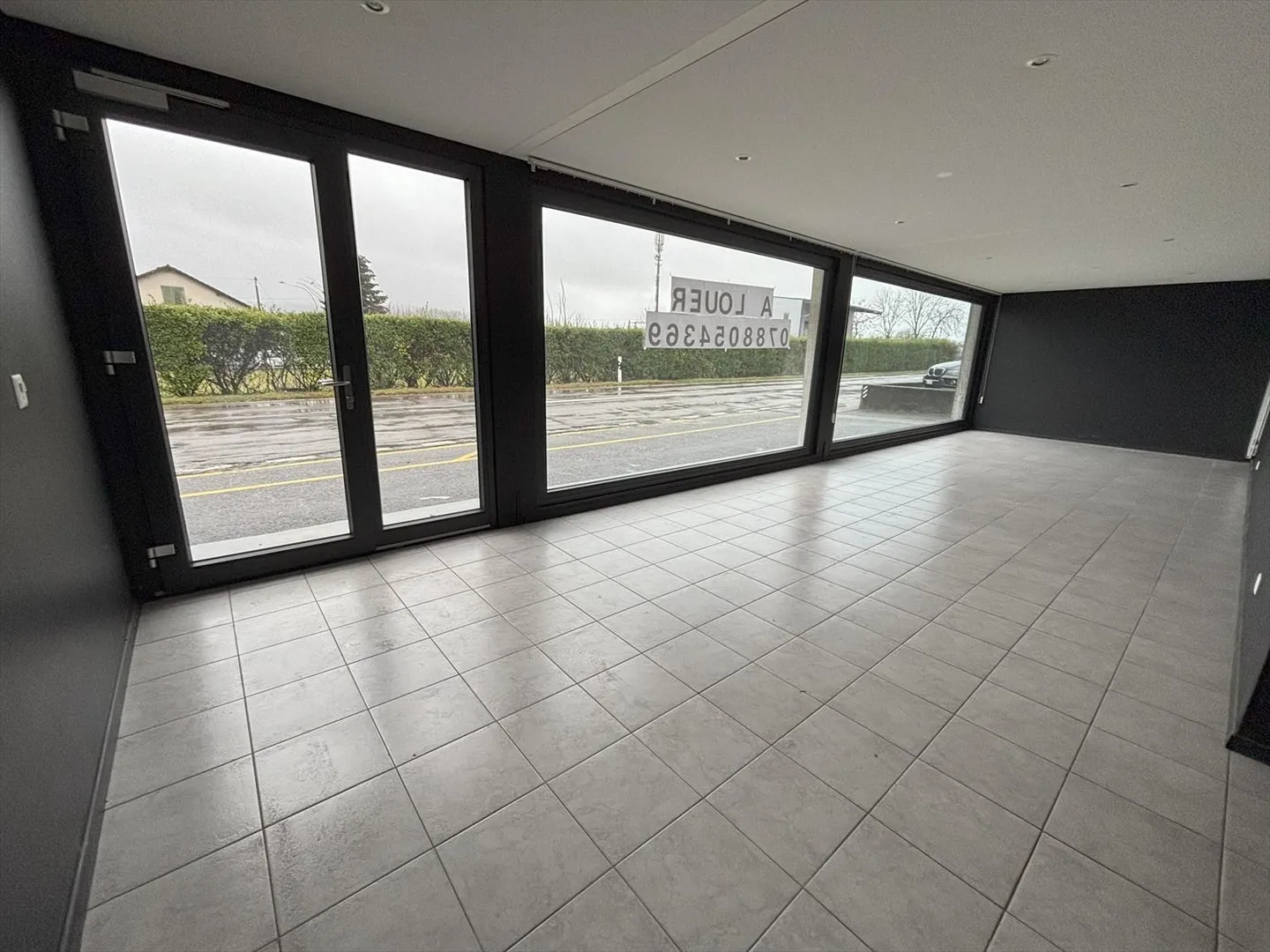 Office 3 rooms - Photo 2 of 6