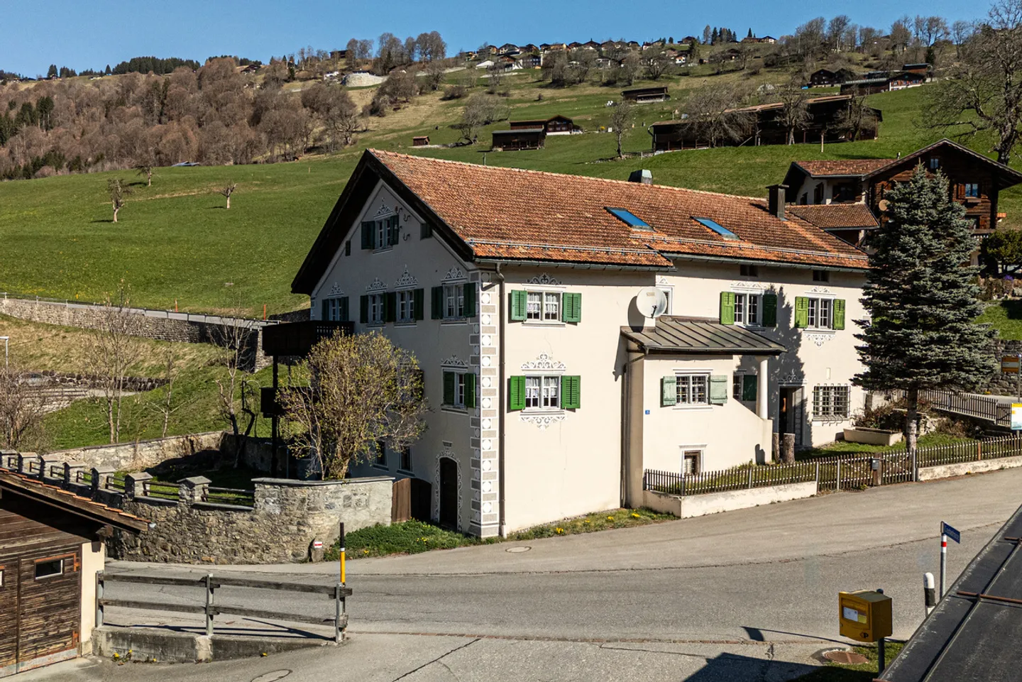 Majestic and generous in a sunny location - Photo 1 of 13