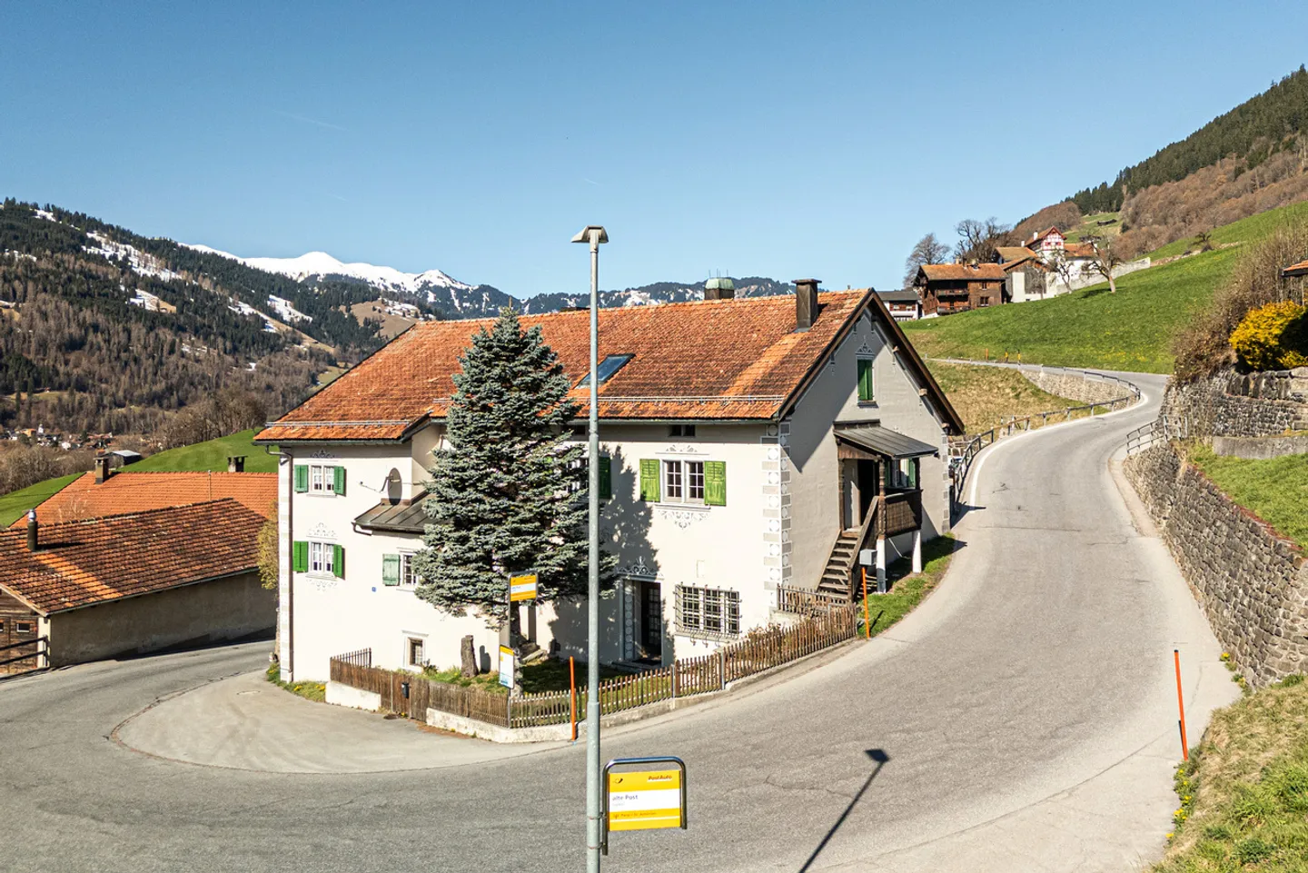 Majestic and generous in a sunny location - Photo 2 of 13