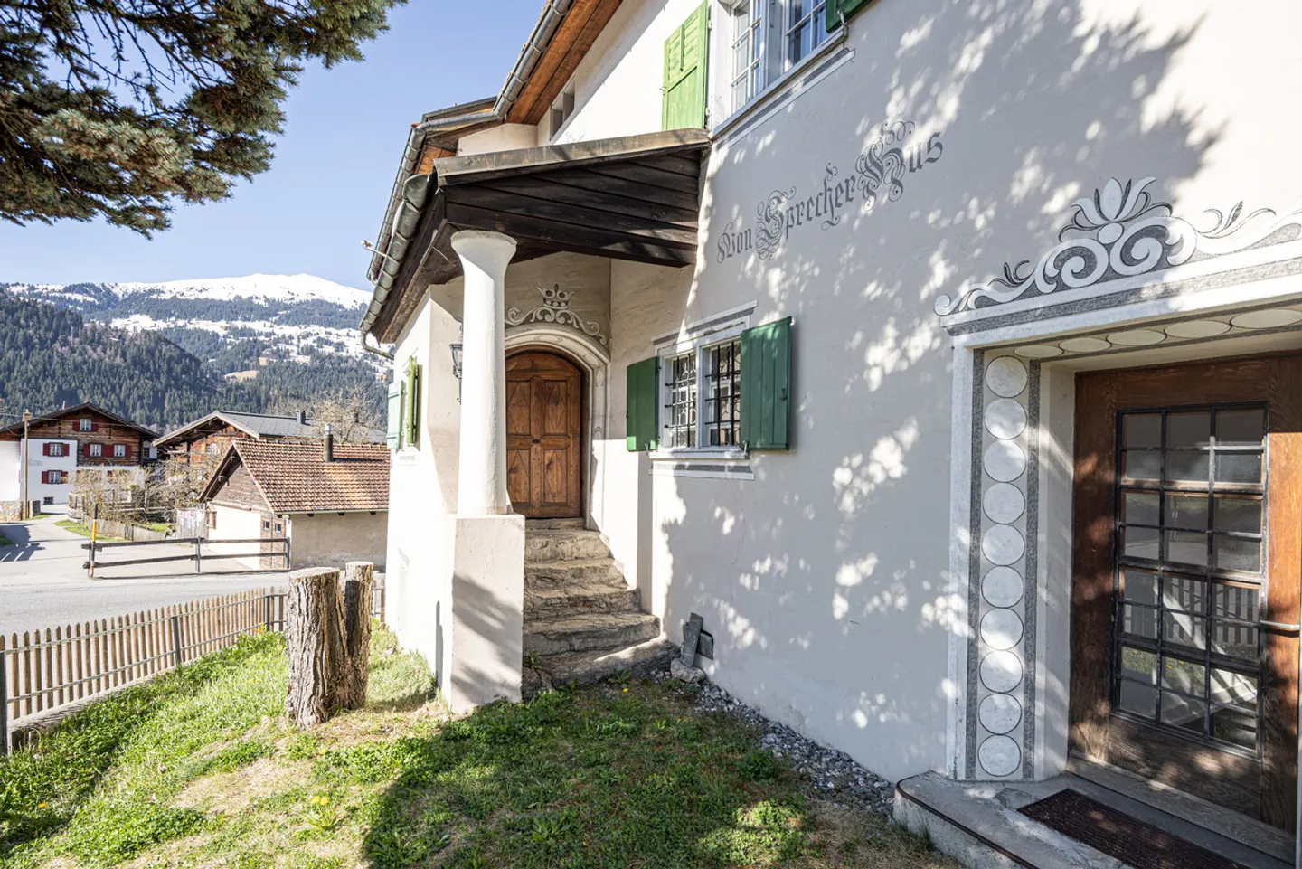 Majestic and generous in a sunny location - Photo 3 of 13