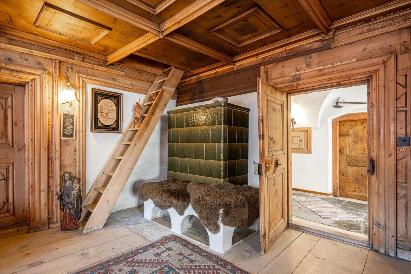 Majestic and generous in a sunny location - Photo 4 of 13