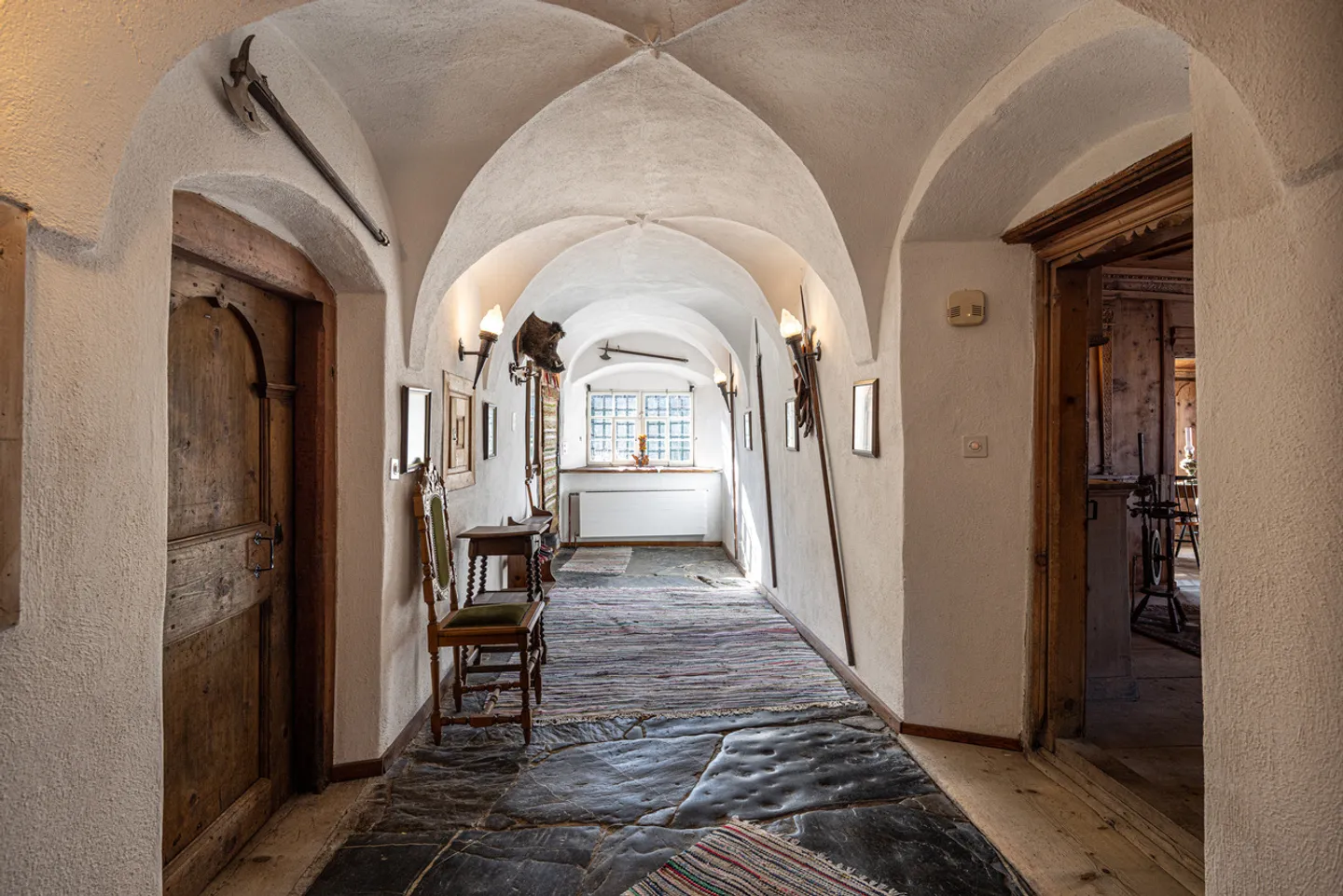 Majestic and generous in a sunny location - Photo 7 of 13