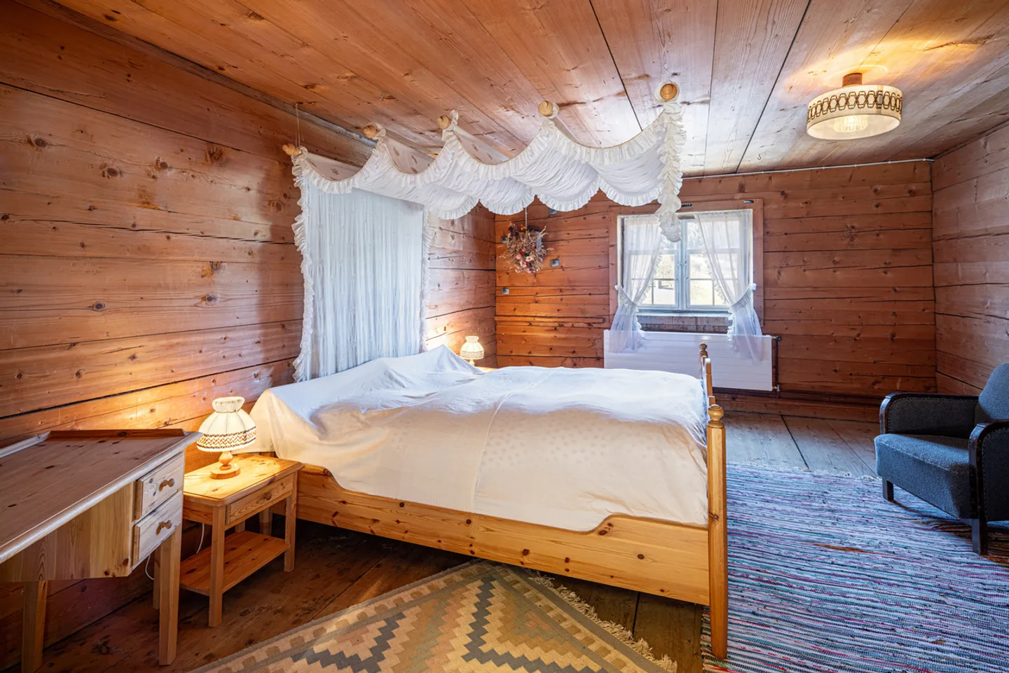 Majestic and generous in a sunny location - Photo 8 of 13