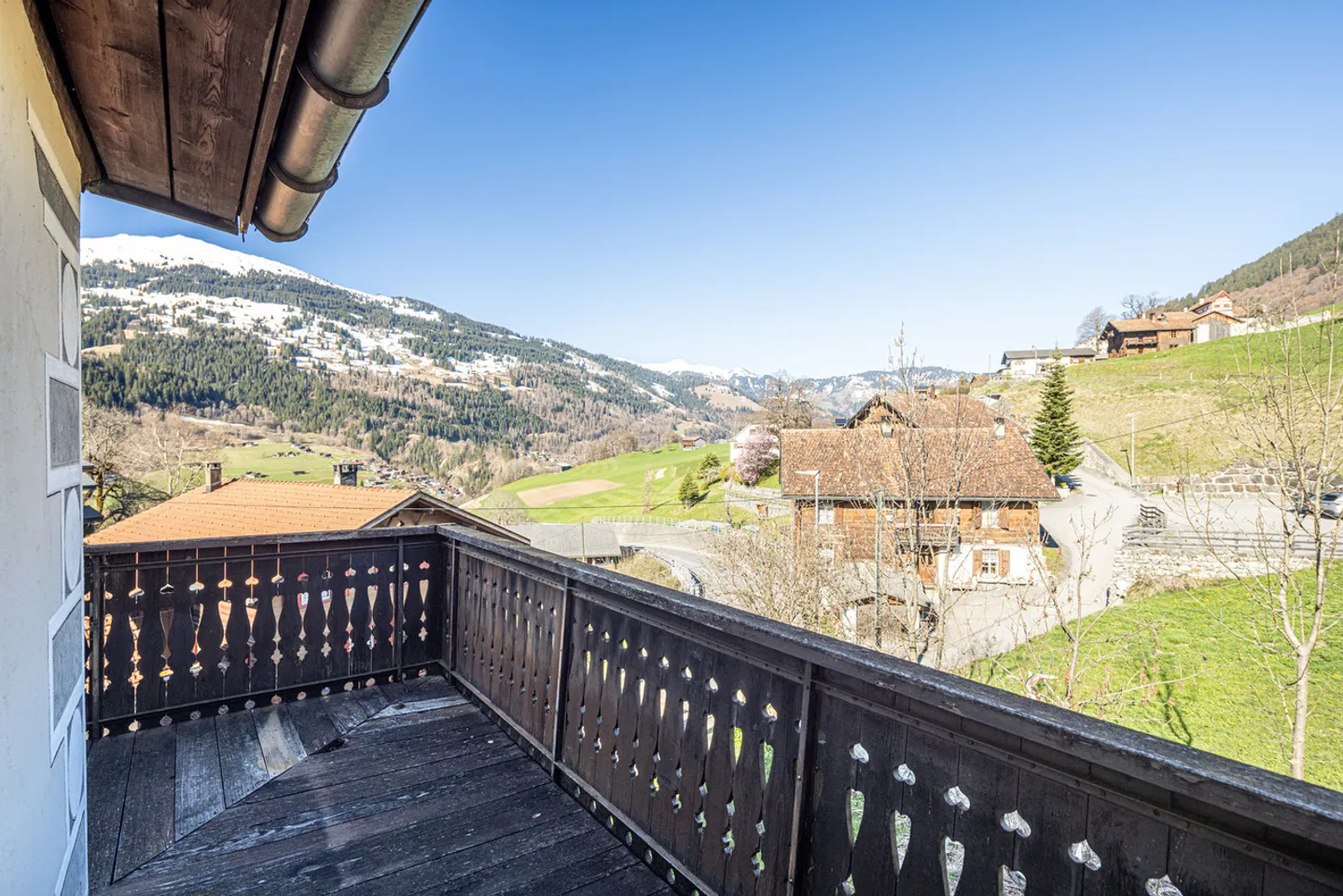 Majestic and generous in a sunny location - Photo 12 of 13