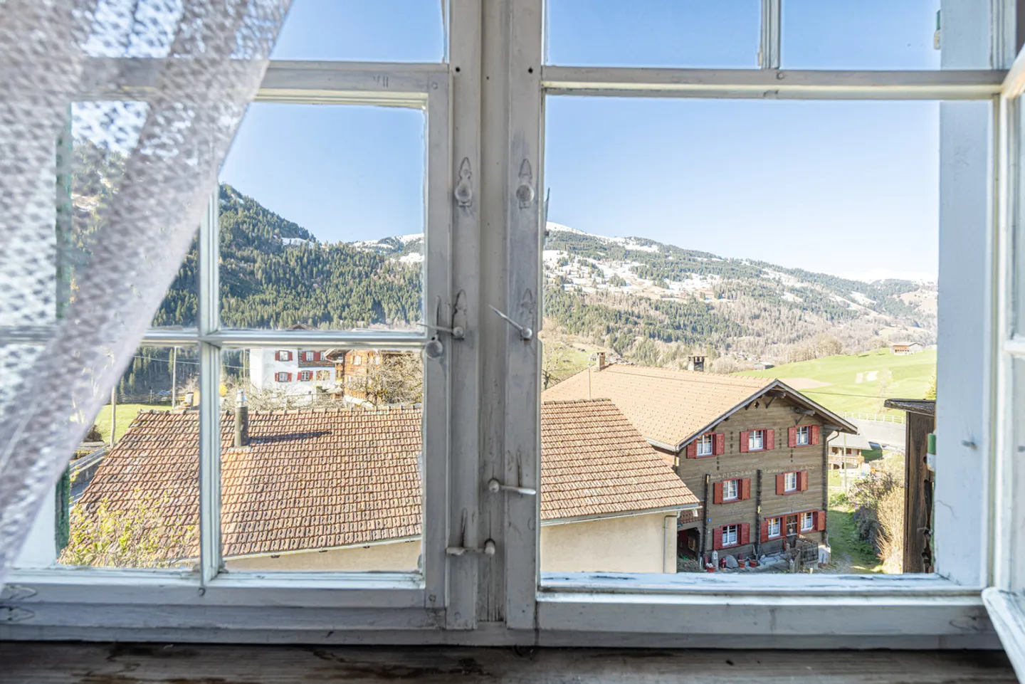 Majestic and generous in a sunny location - Photo 9 of 13