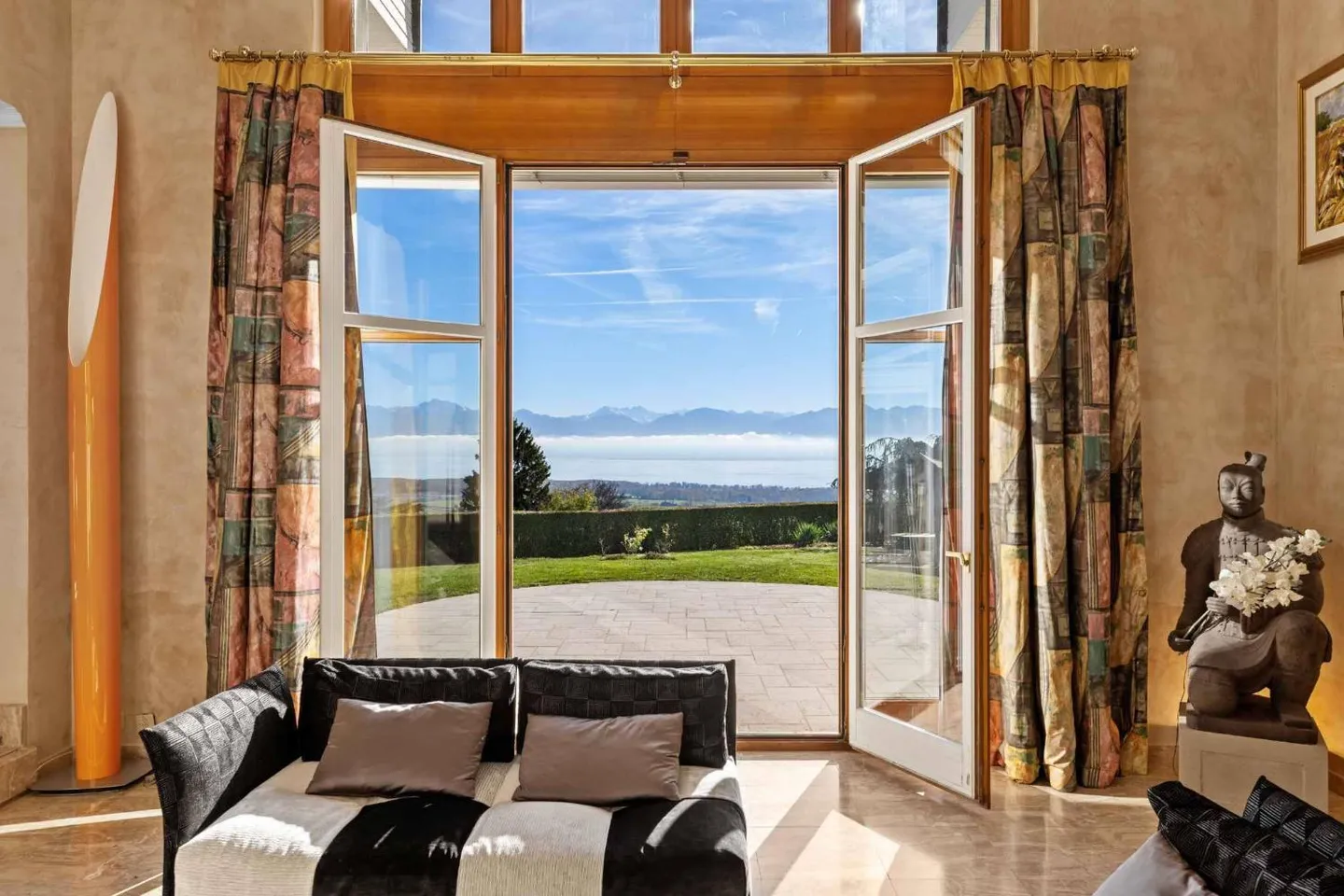 Elegante Villa mit Panorama über den Genfersee und die Alpen - Foto 4 von 13