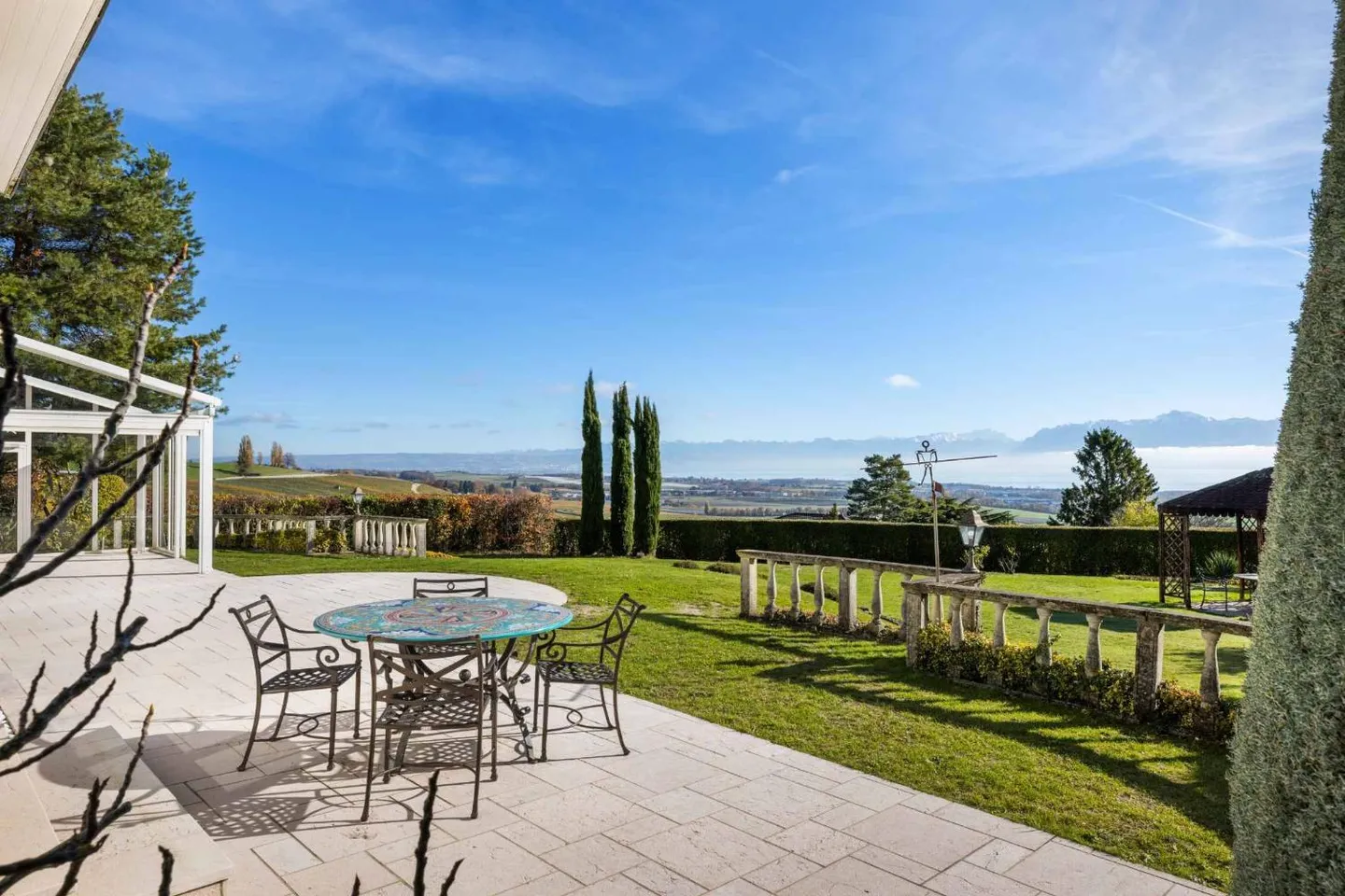 Elegante Villa mit Panorama über den Genfersee und die Alpen - Foto 5 von 13