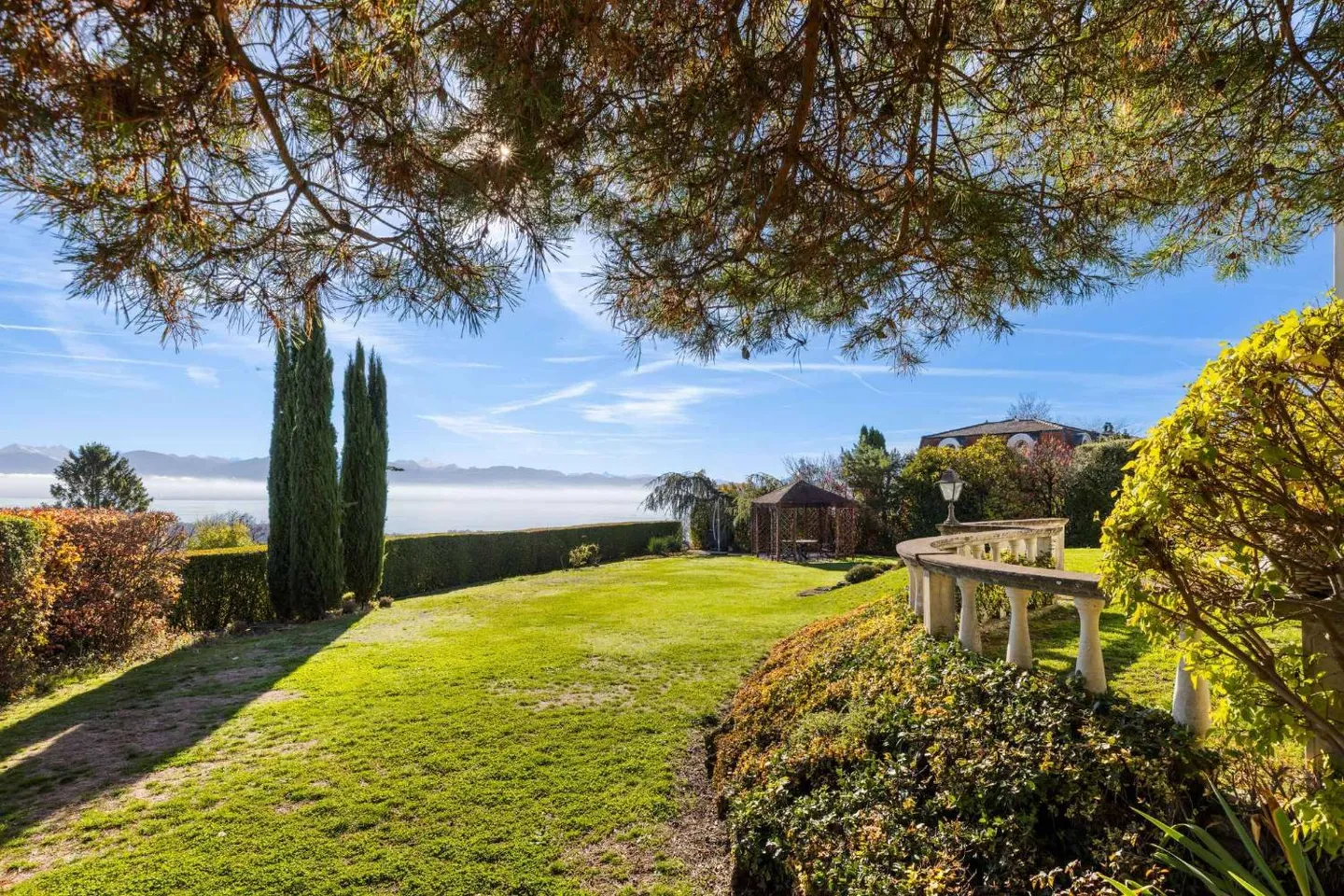 Elegante Villa mit Panorama über den Genfersee und die Alpen - Foto 7 von 13