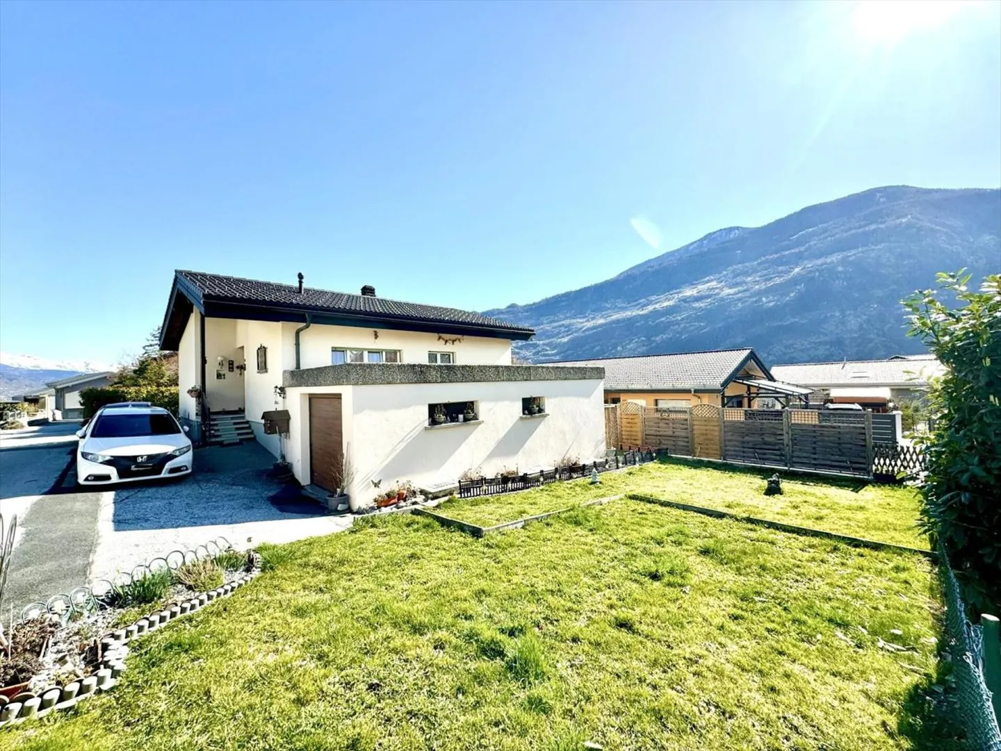 Casa singola in affitto - Foto 2 di 13