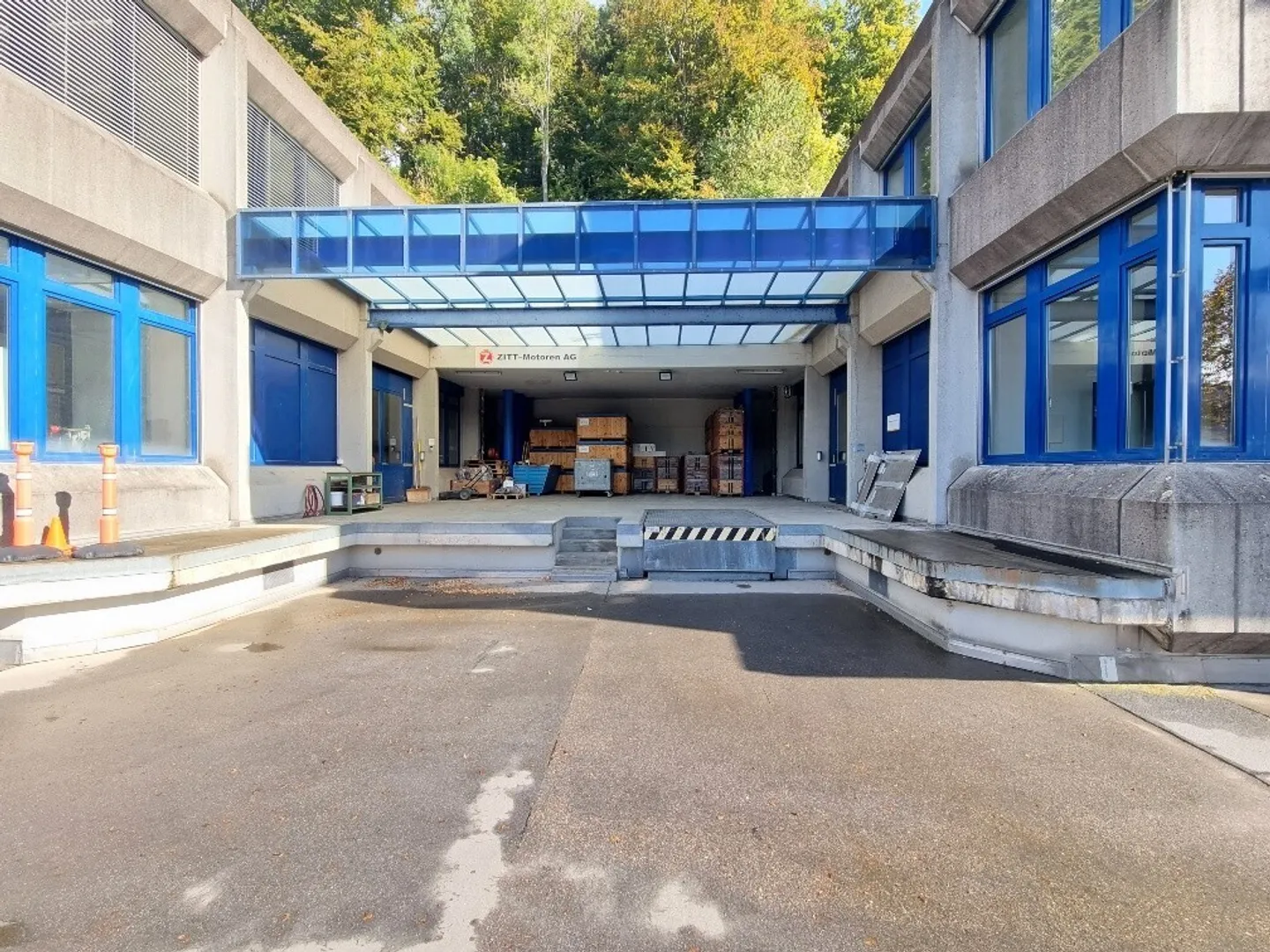 Bright Office Space in Stallikon - Photo 2 of 11