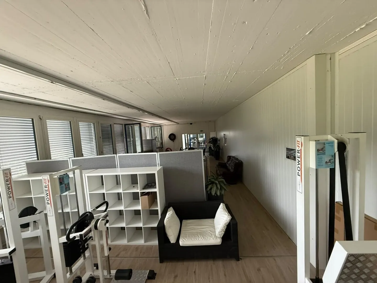 Bright Office Space in Stallikon - Photo 7 of 11