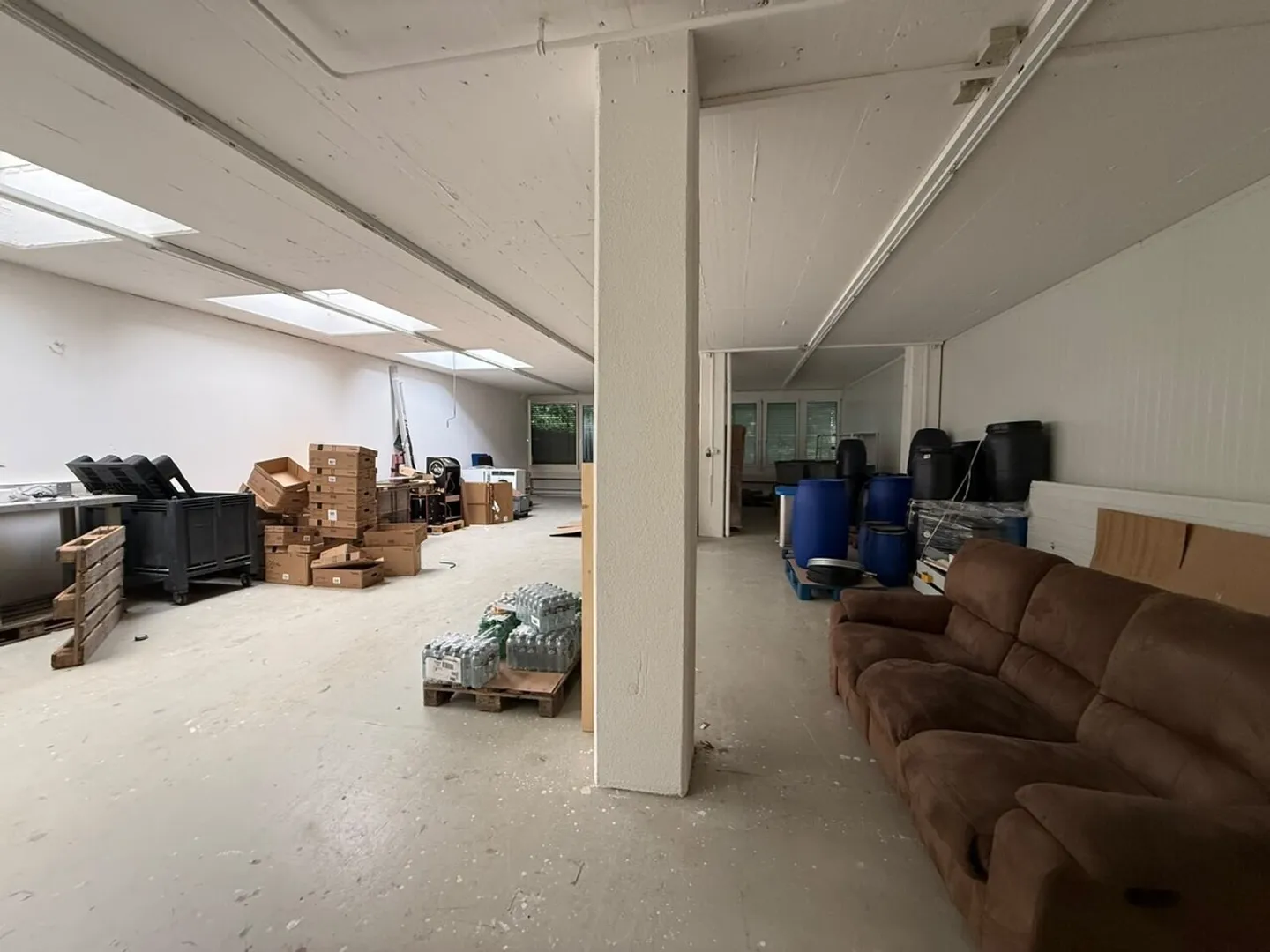 Bright Office Space in Stallikon - Photo 8 of 11