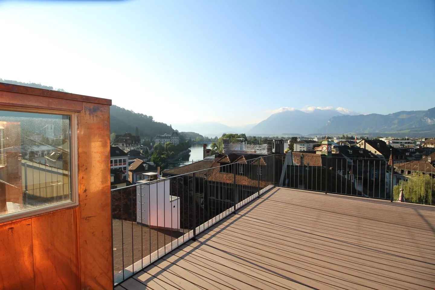 Meraviglioso attico 3 1/2 locali con grande terrazza - Foto 2 di 33