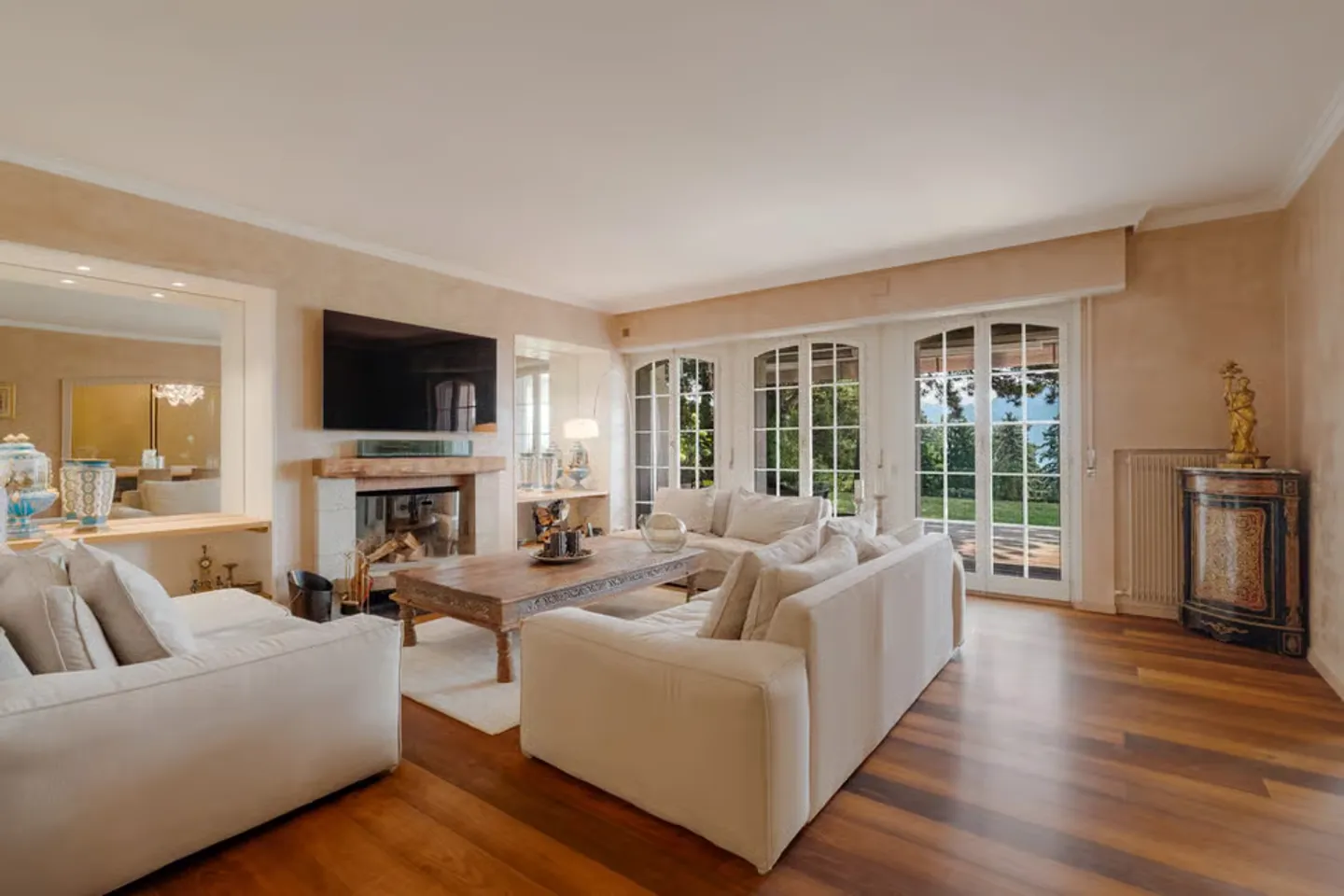 Exceptional Semi-Detached Villa with Panoramic Views of Lake Geneva and the Alps - Photo 2 of 13