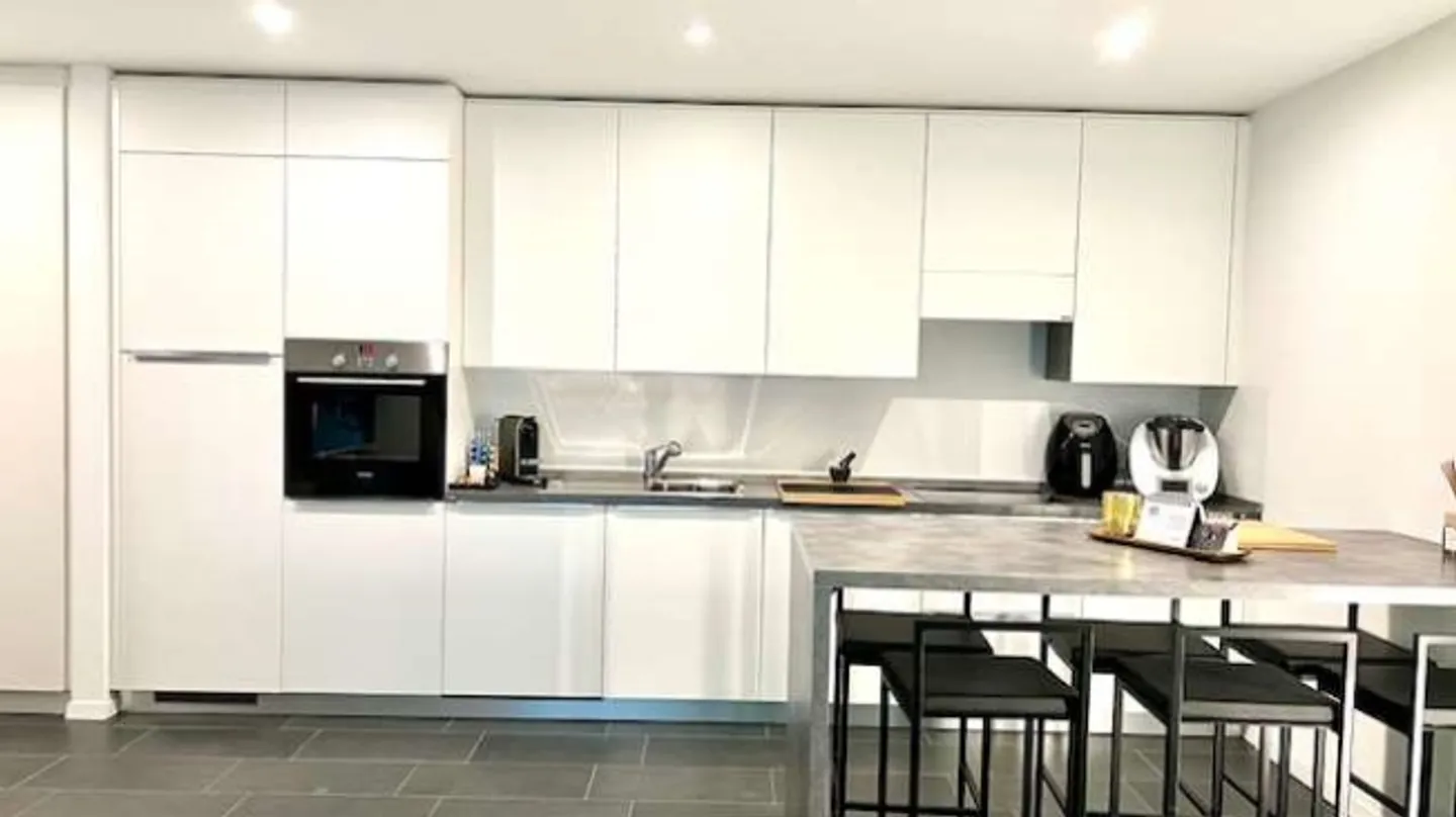 2.5-room apartment with large terrace - Photo 3 of 17