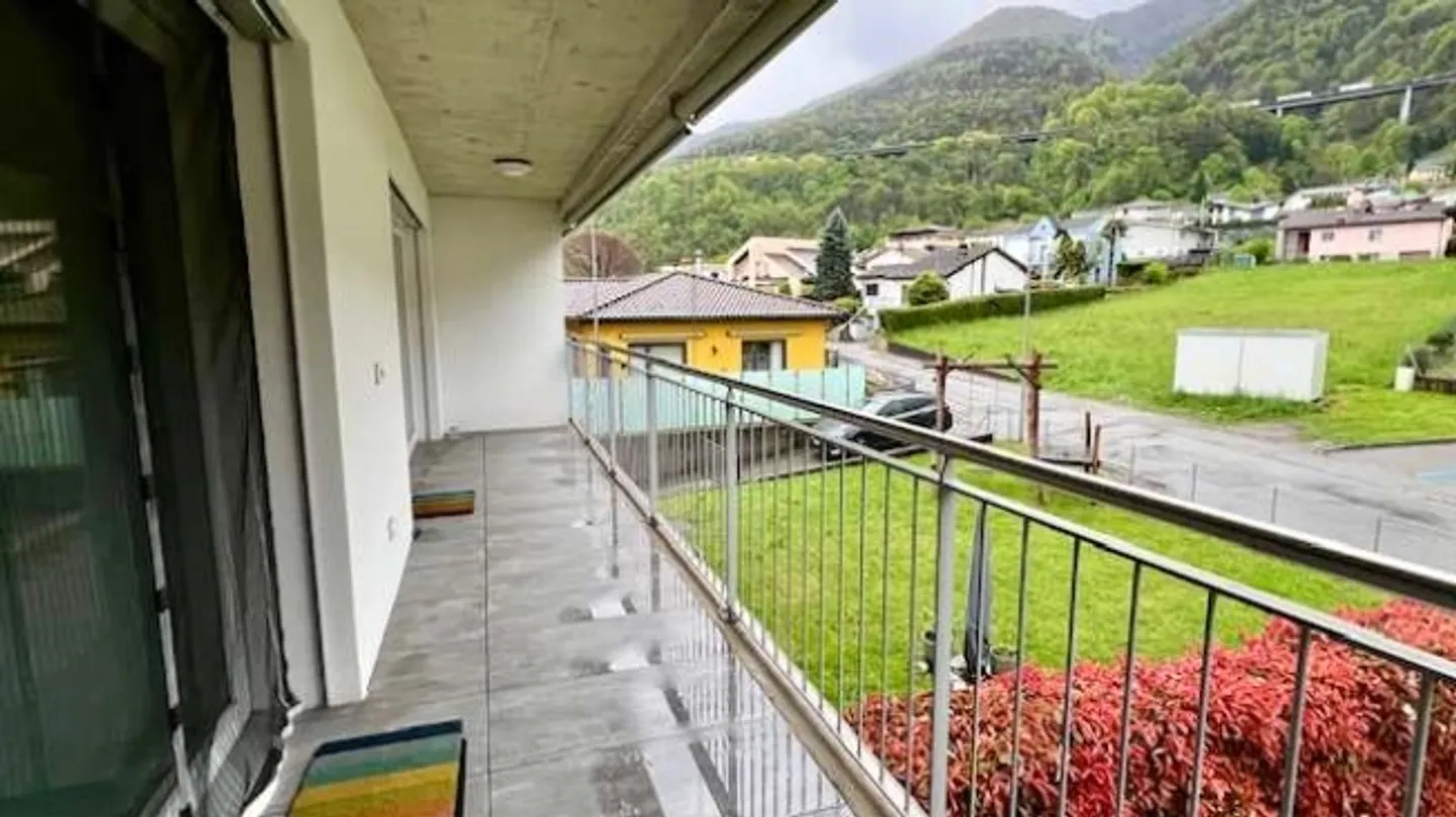 2.5-room apartment with large terrace - Photo 5 of 17