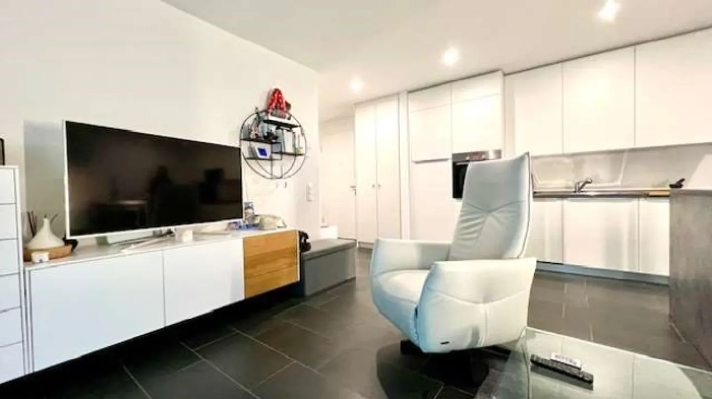 2.5-room apartment with large terrace - Photo 6 of 17