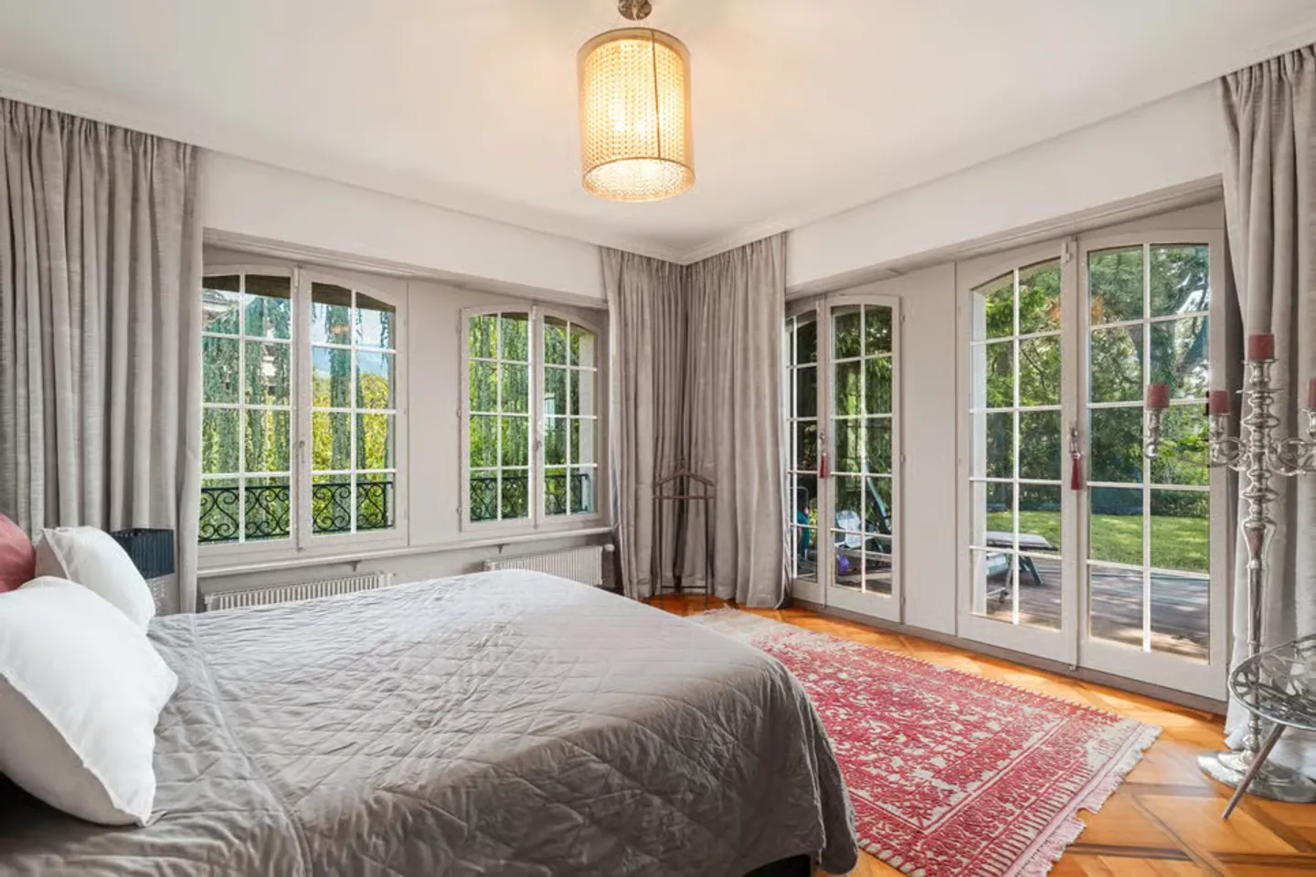 Exceptional Semi-Detached Villa with Panoramic Views of Lake Geneva and the Alps - Photo 9 of 13