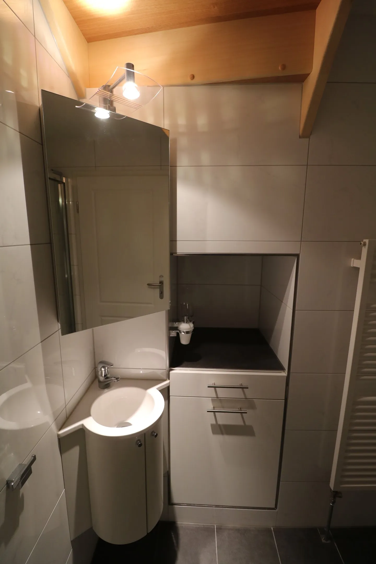 Meraviglioso attico 3 1/2 locali con grande terrazza - Foto 15 di 33