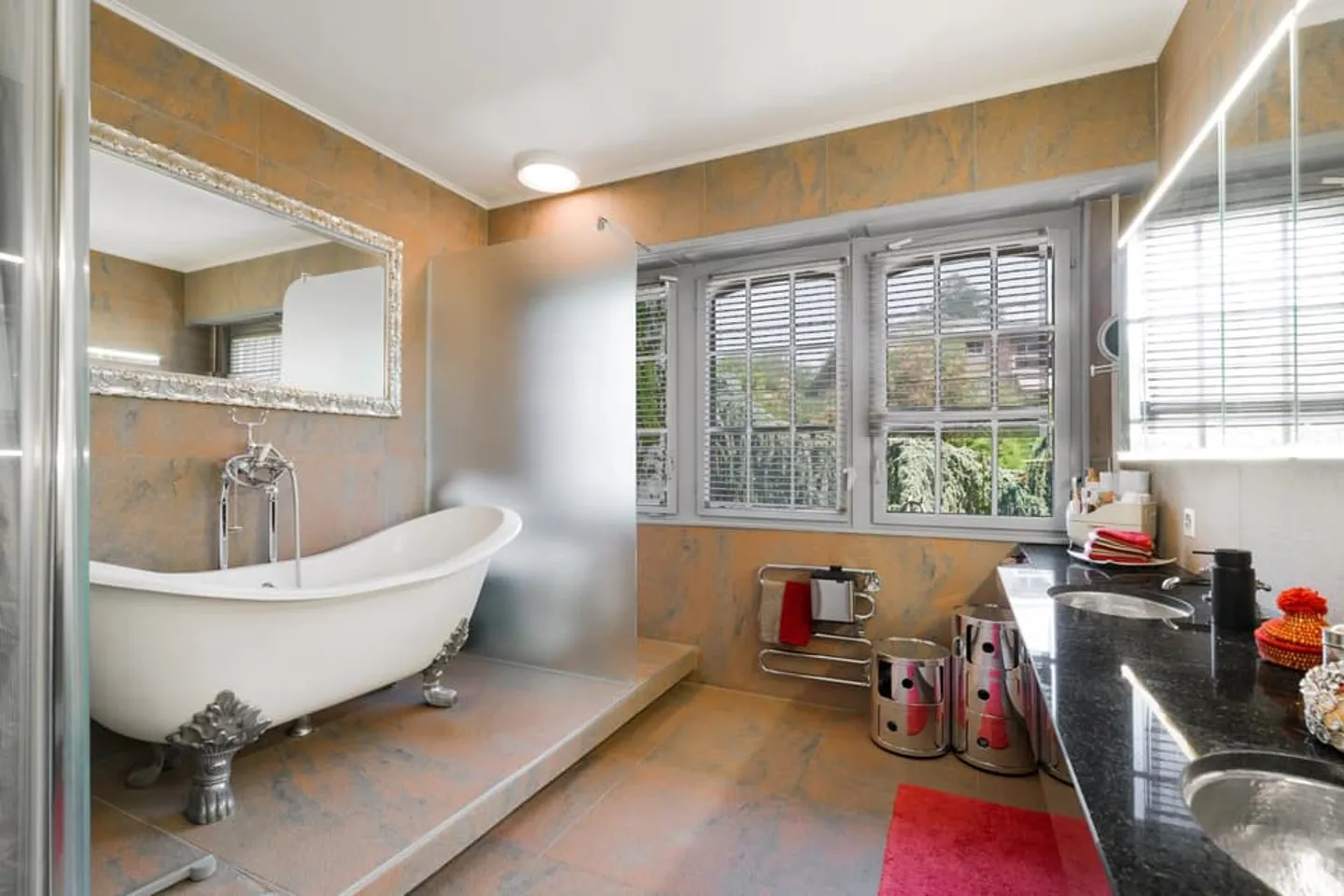 Exceptional Semi-Detached Villa with Panoramic Views of Lake Geneva and the Alps - Photo 10 of 13