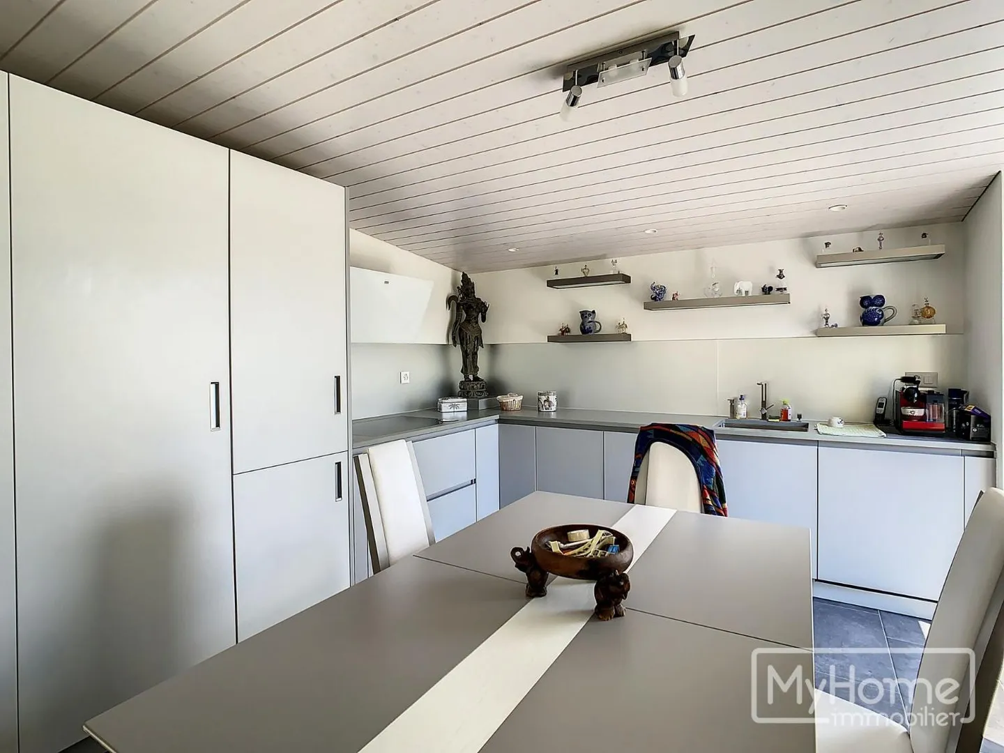 Magnificent penthouse apartment with ideal location and large terrace - Photo 7 of 10