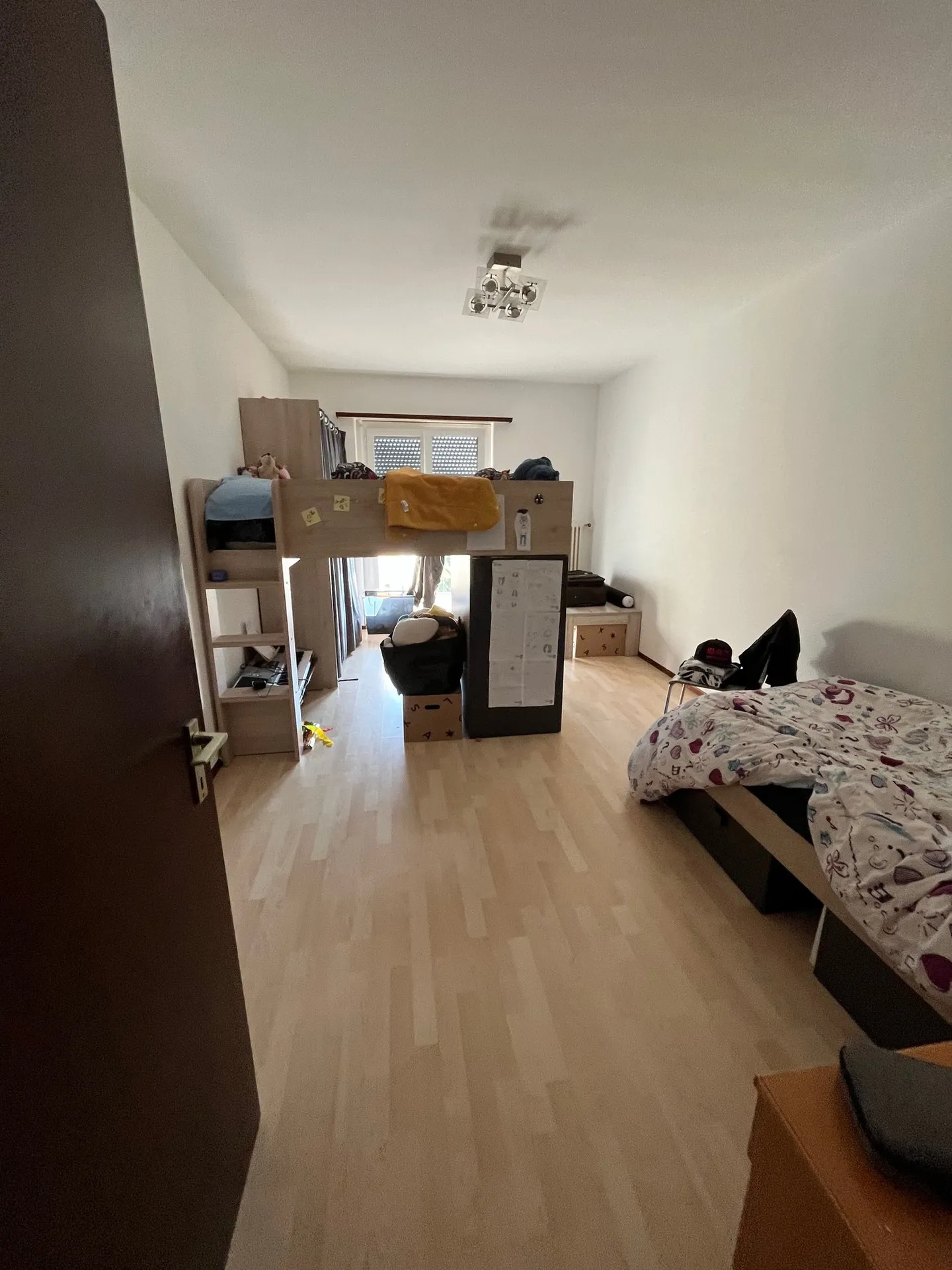 ZU VERKAUFEN 4.5-ZIMMER-WOHNUNG MIT PRÄCHTIGEM BLICK - Foto 3 von 8